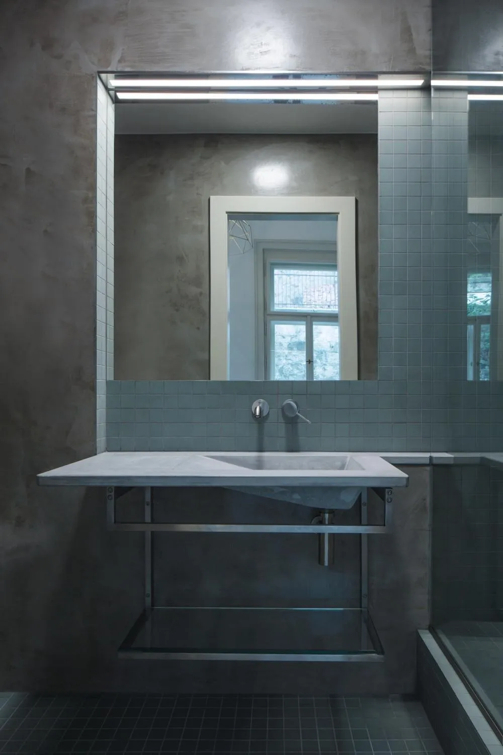 Shower in Hotel Golden Lamb