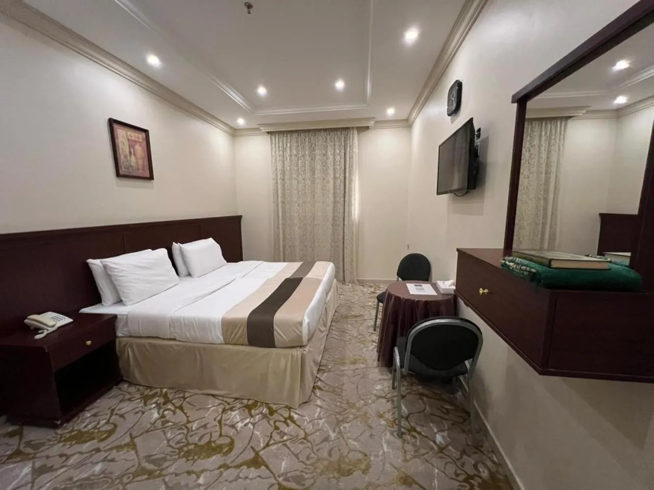 Photo of the whole room, Bed in Verta Alshisha Hotel