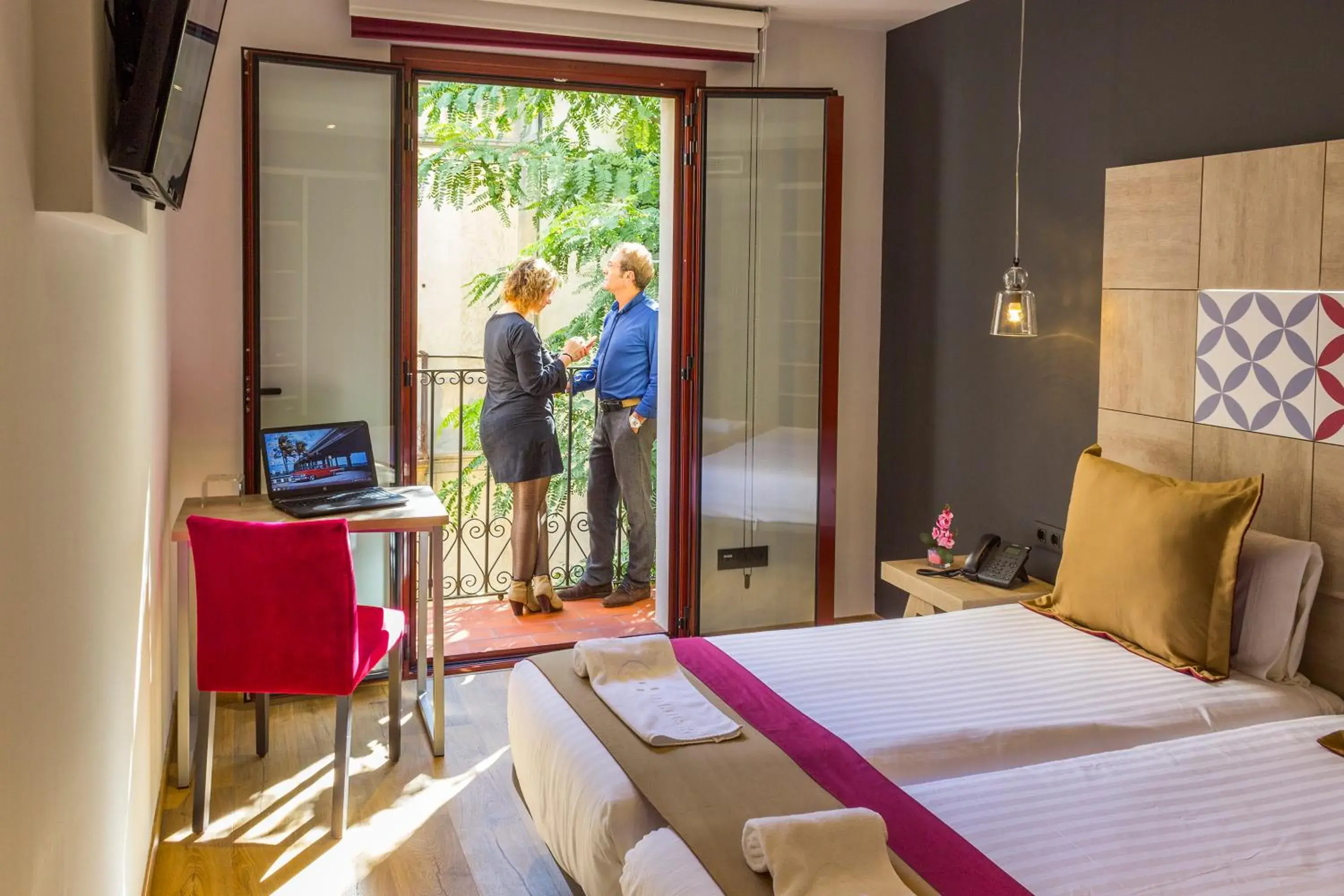Superior Double or Twin Room with Balcony in Boutique Hostemplo Sagrada Familia Superior Double or Twin Room with Balcony in Boutique Hostemplo Sagrada Familia
