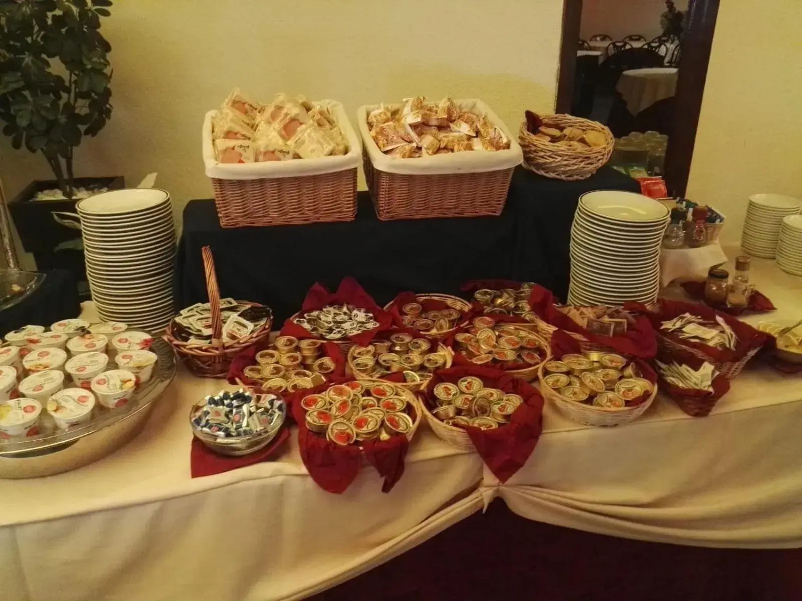 Breakfast in Balletti Park Hotel Breakfast in Balletti Park Hotel