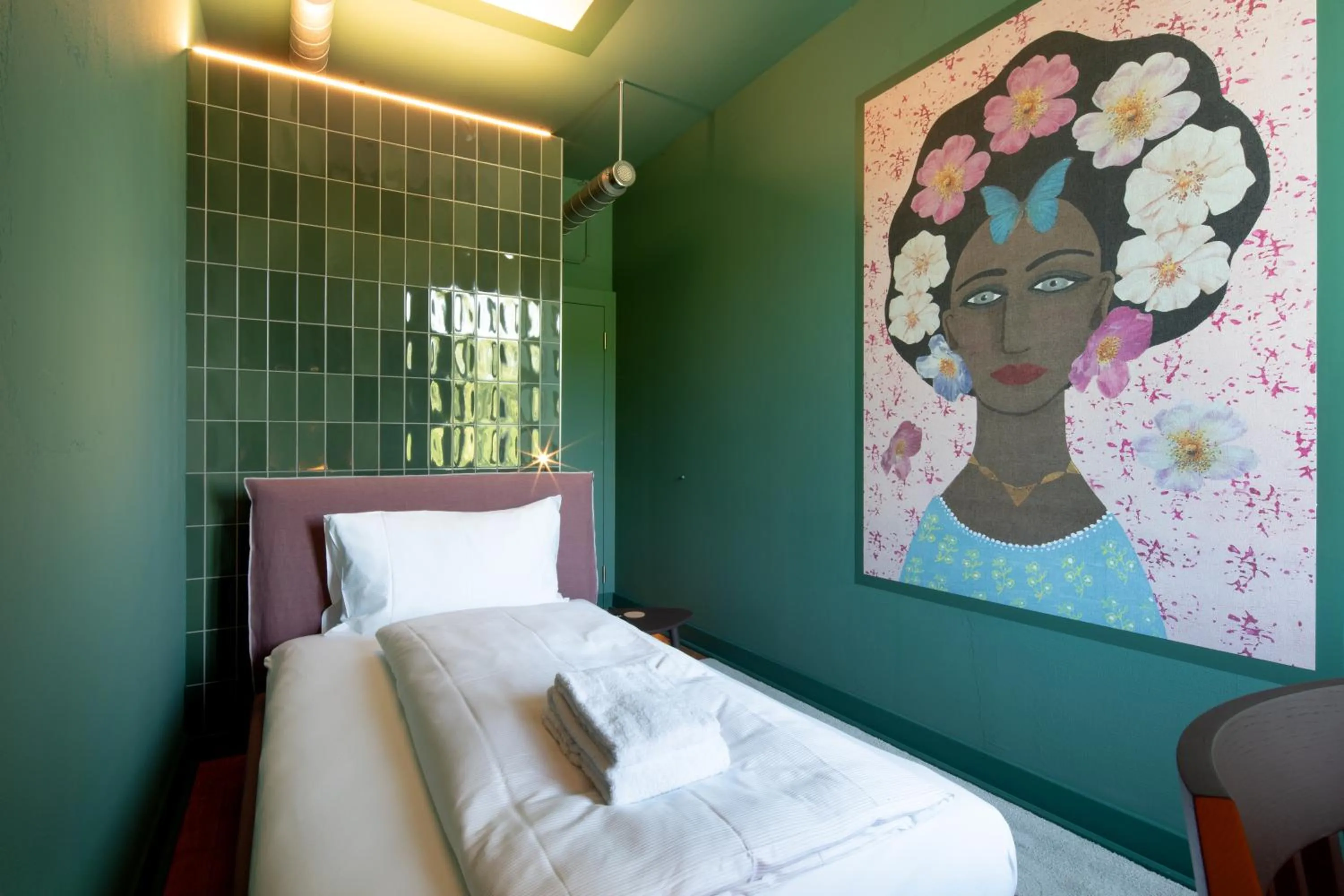 Single Room with Shared Bathroom - single occupancy in Aare Lodge Attisholz Self Check-in