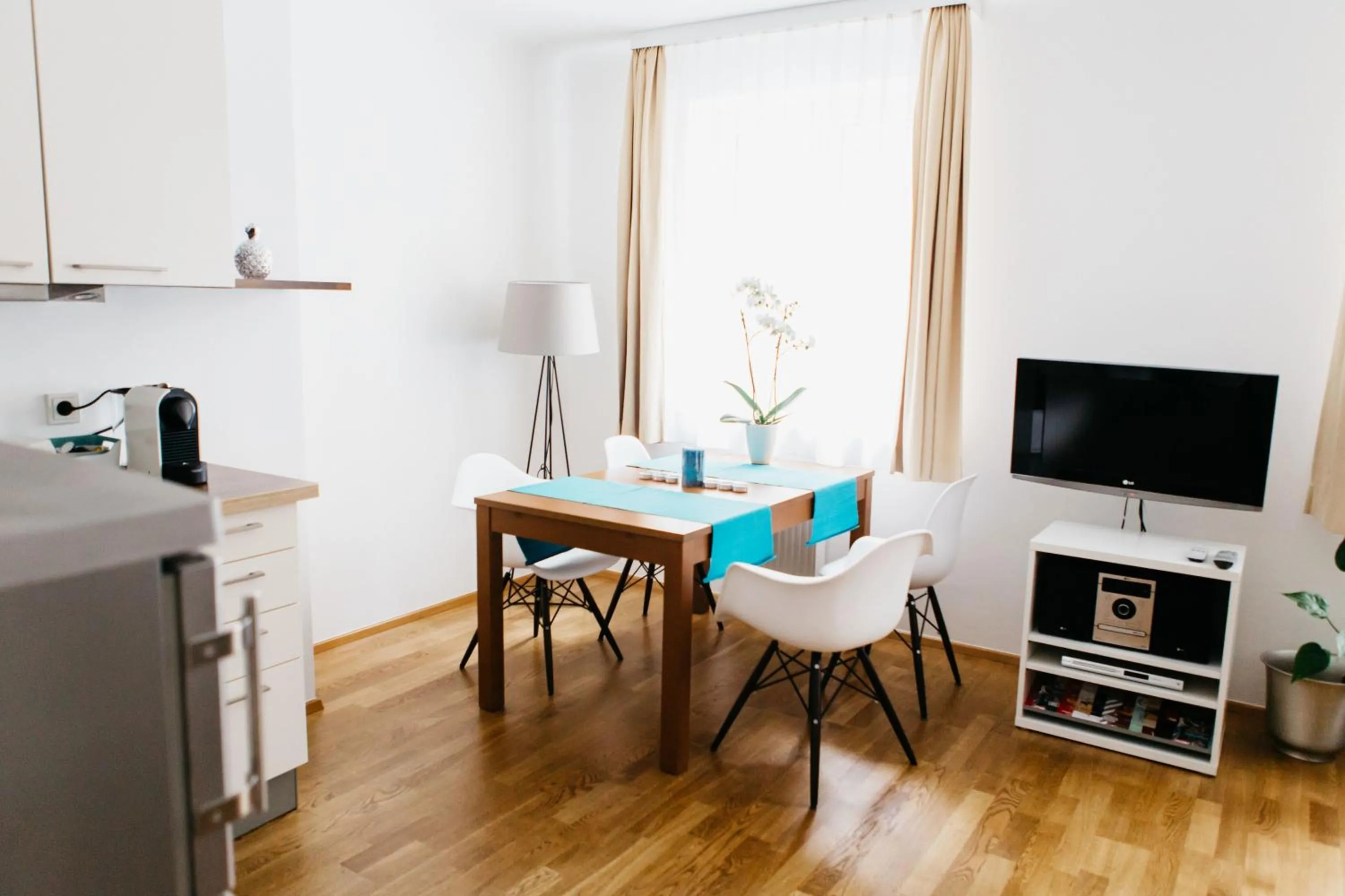 Day in Home Sweet Apartments - A cozy welcome