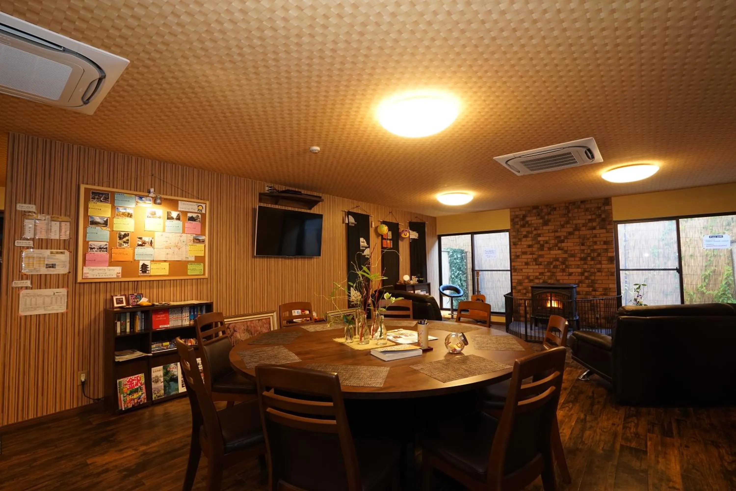 Communal lounge/ TV room in Guest House Ouka