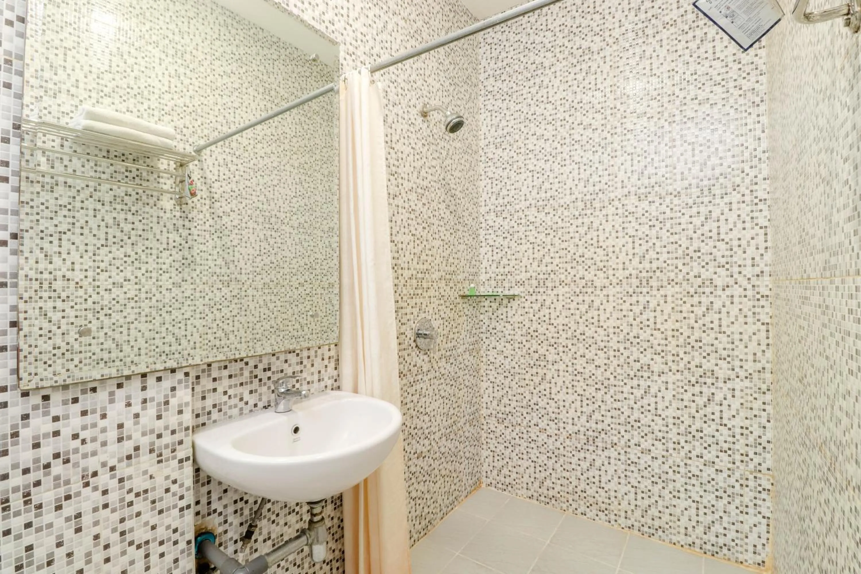 Bathroom in Blitz Hotel Batam Near Sultan Mahmud Ri'ayat Shah