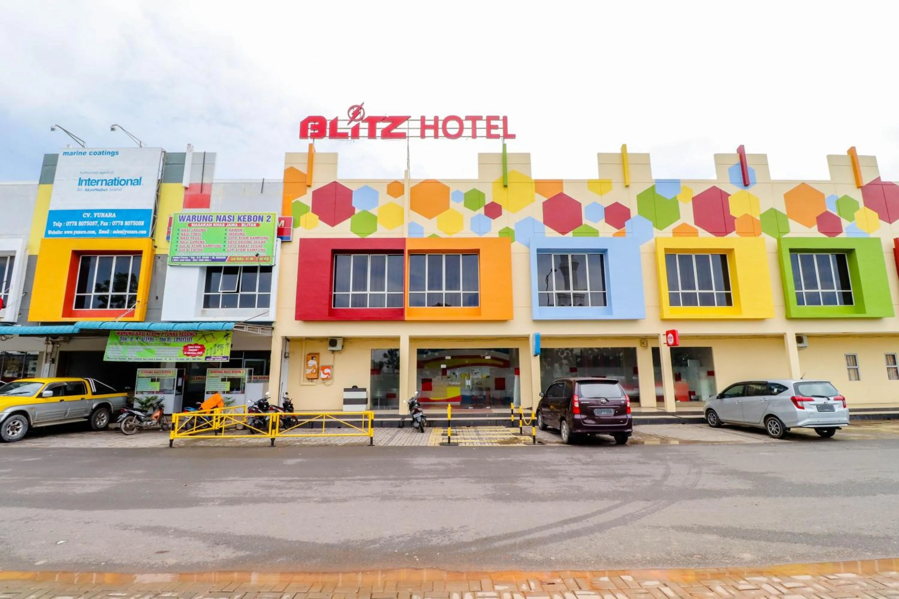 Property building in Blitz Hotel Batam Near Sultan Mahmud Ri'ayat Shah