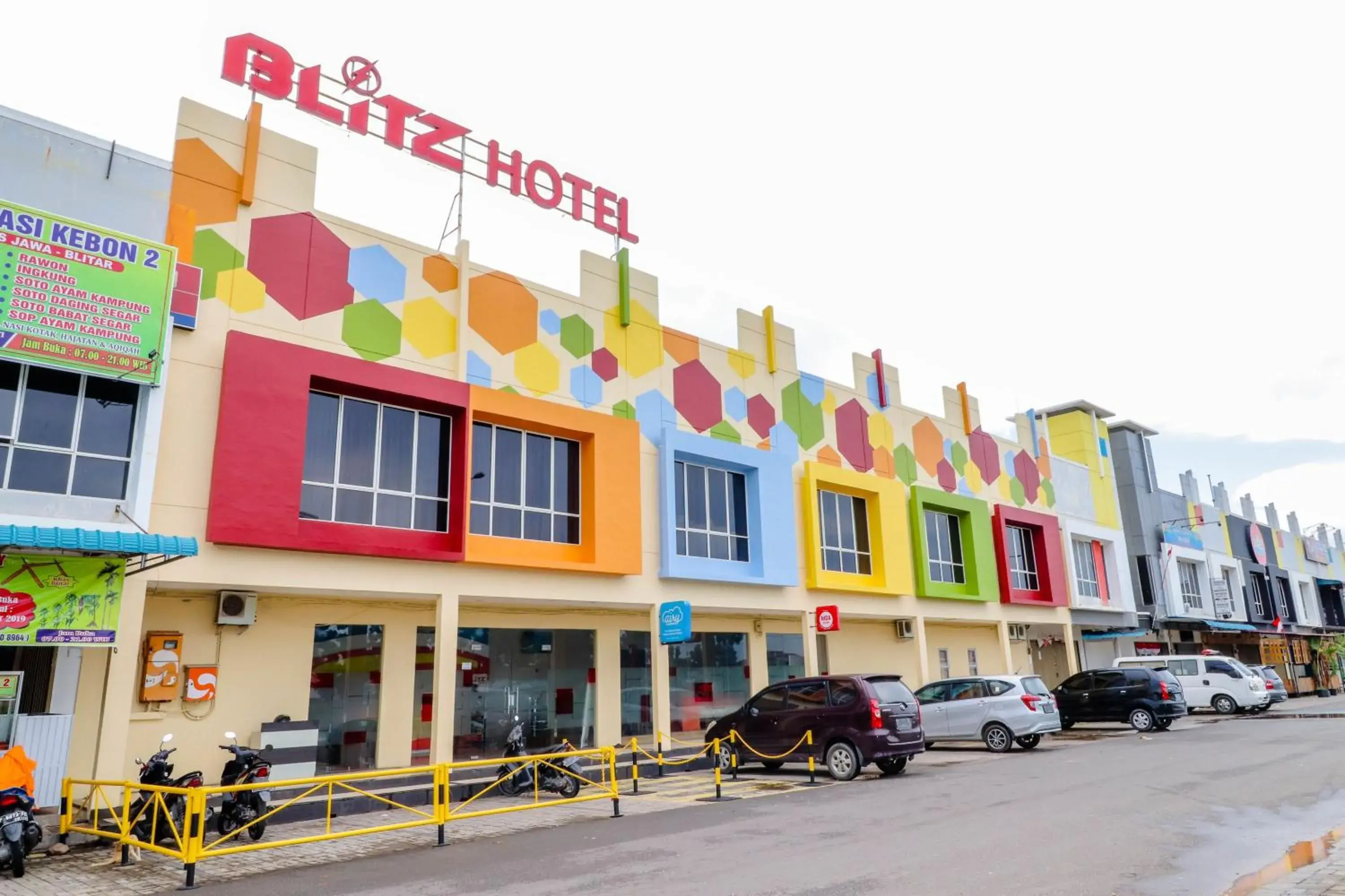 Property building in Blitz Hotel Batam Near Sultan Mahmud Ri'ayat Shah Property building in Blitz Hotel Batam Near Sultan Mahmud Ri'ayat Shah