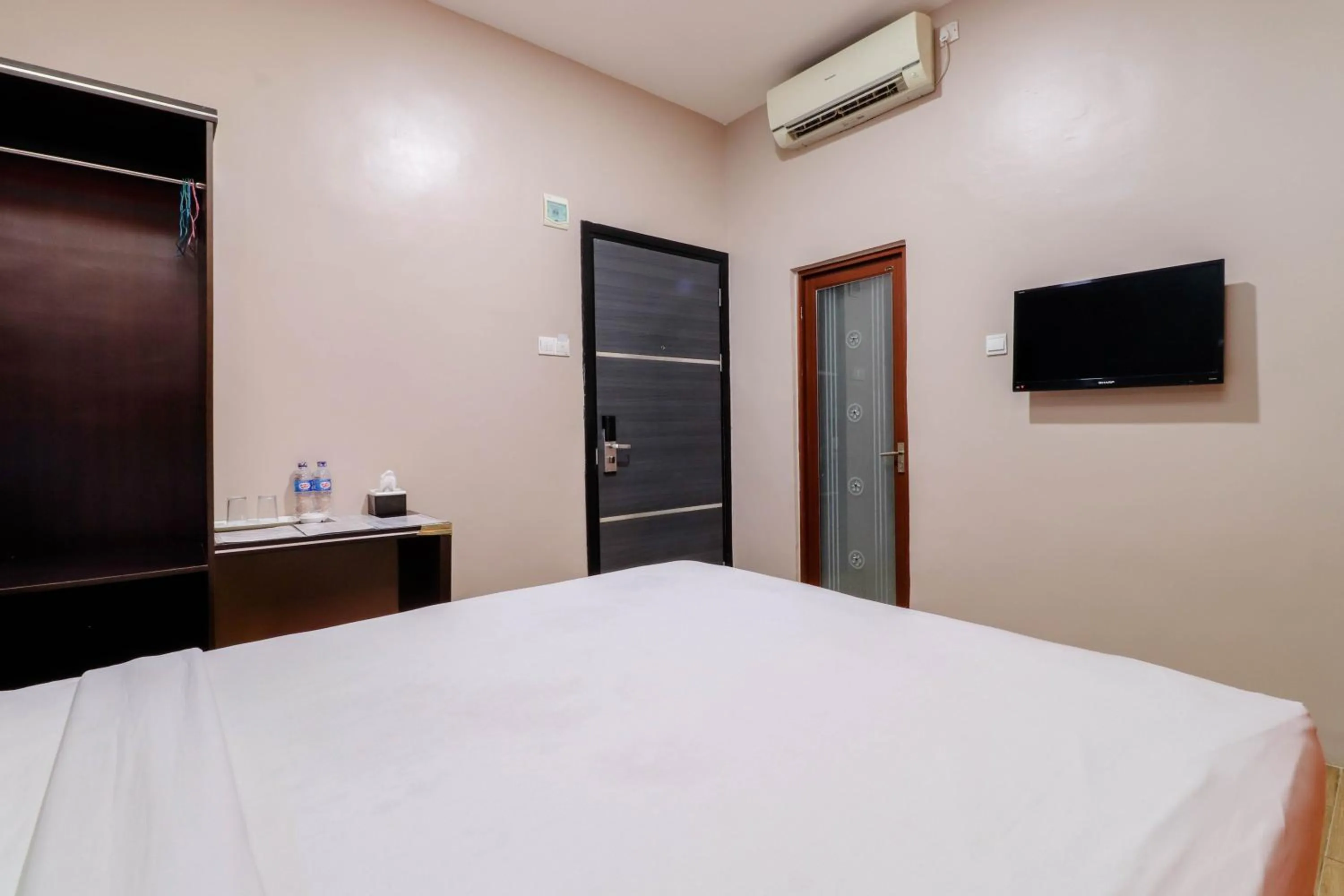 Bedroom, Bed in Blitz Hotel Batam Near Sultan Mahmud Ri'ayat Shah