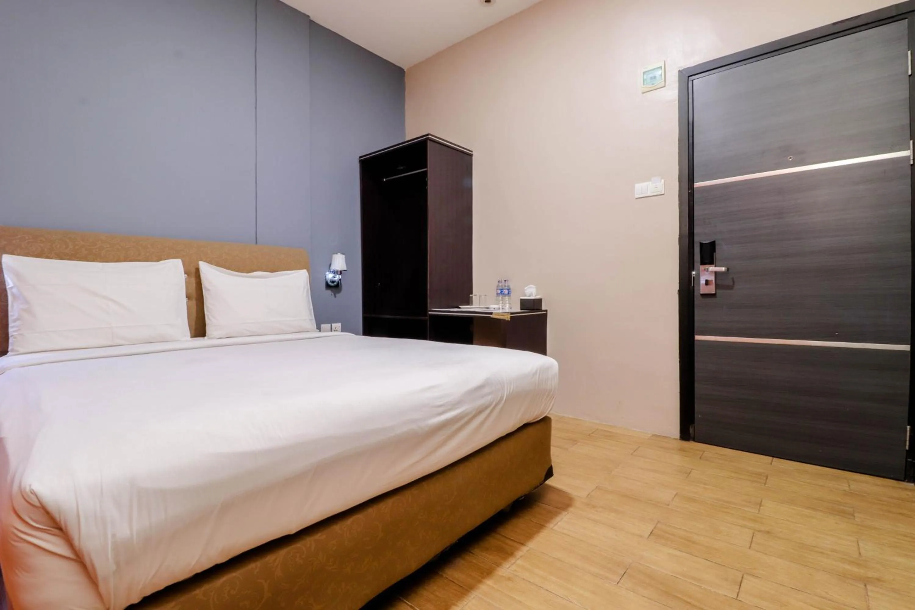 Bedroom, Bed in Blitz Hotel Batam Near Sultan Mahmud Ri'ayat Shah
