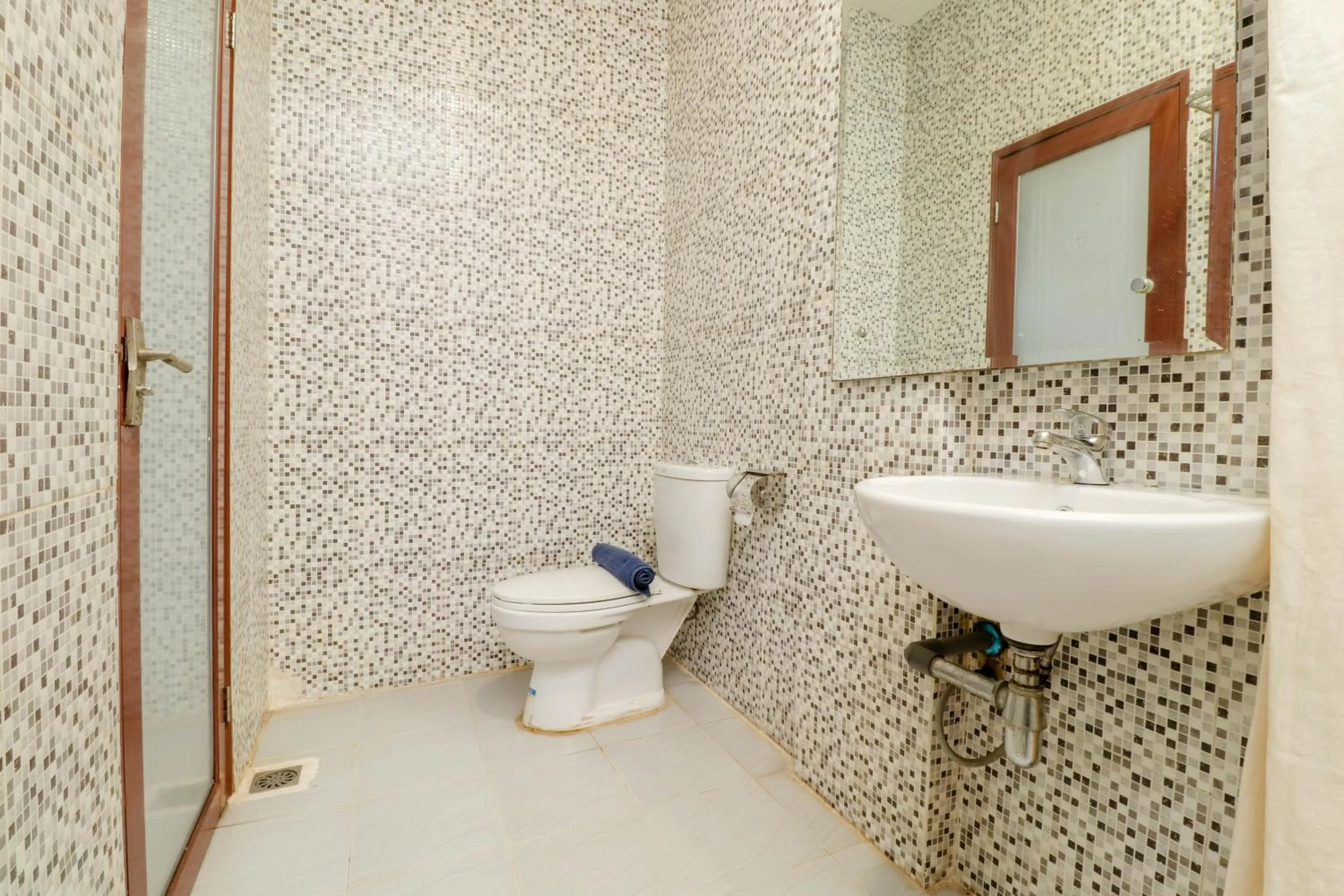 Bathroom in Blitz Hotel Batam Near Sultan Mahmud Ri'ayat Shah