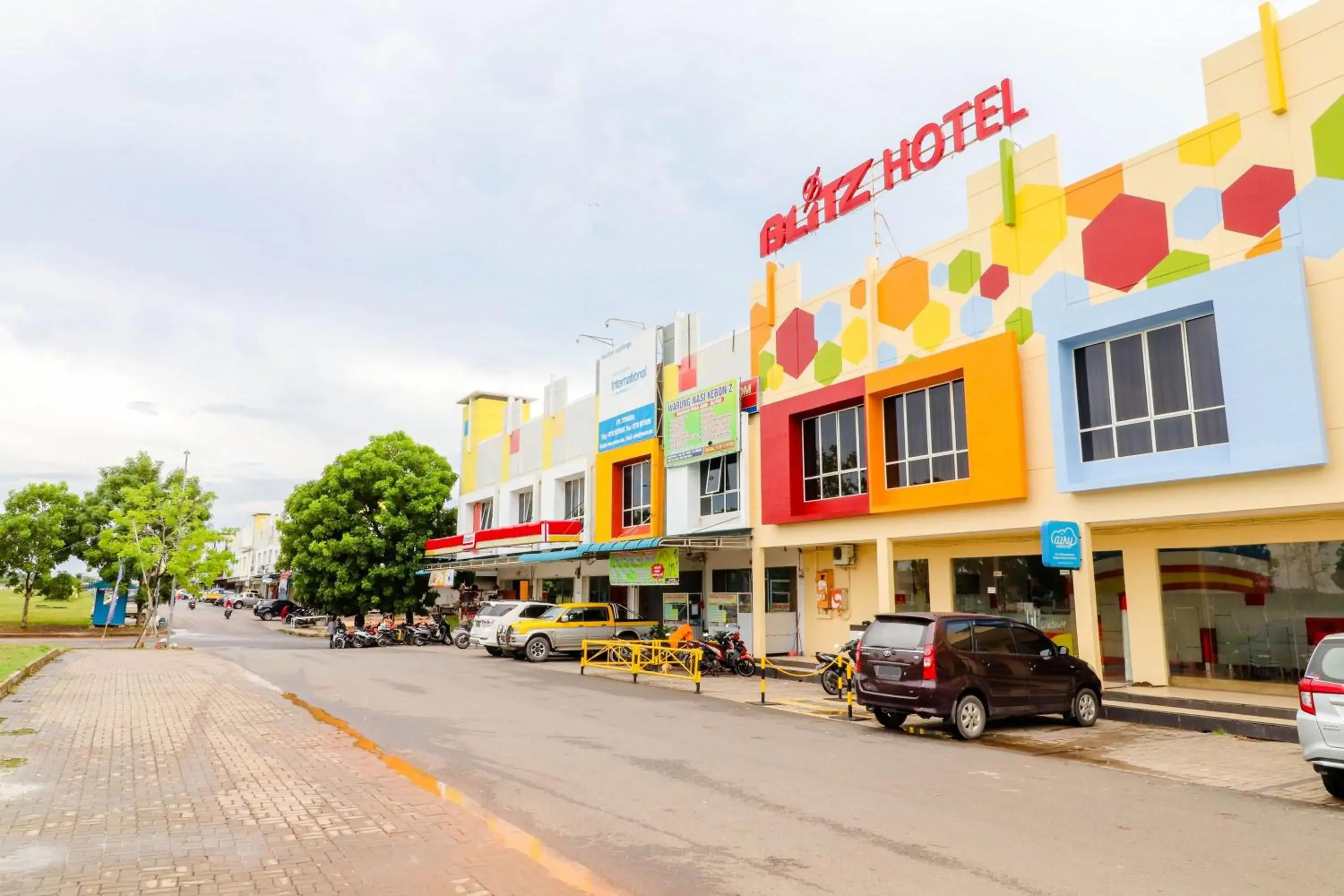 Property building in Blitz Hotel Batam Near Sultan Mahmud Ri'ayat Shah Property building in Blitz Hotel Batam Near Sultan Mahmud Ri'ayat Shah