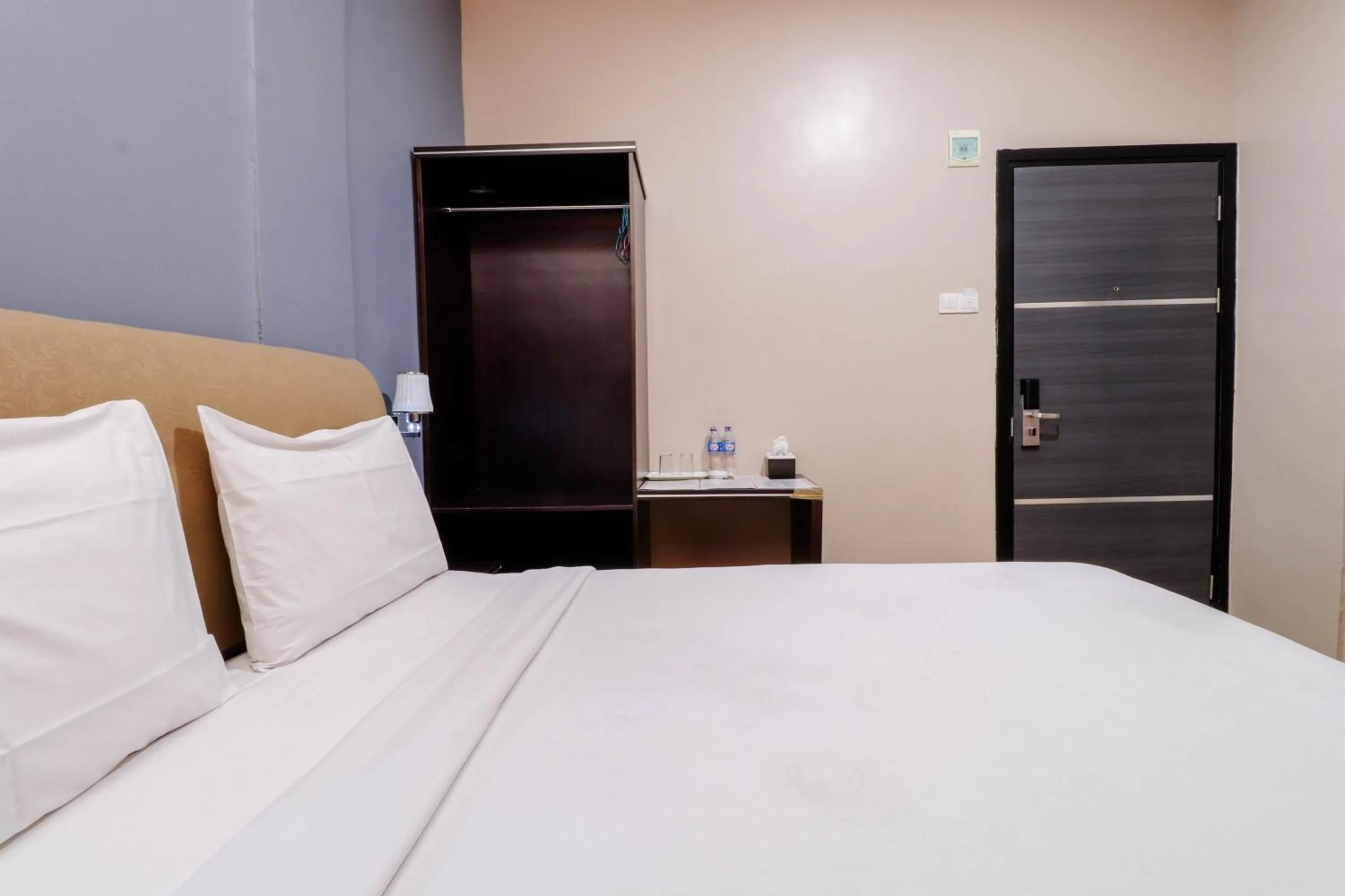 Bedroom, Bed in Blitz Hotel Batam Near Sultan Mahmud Ri'ayat Shah
