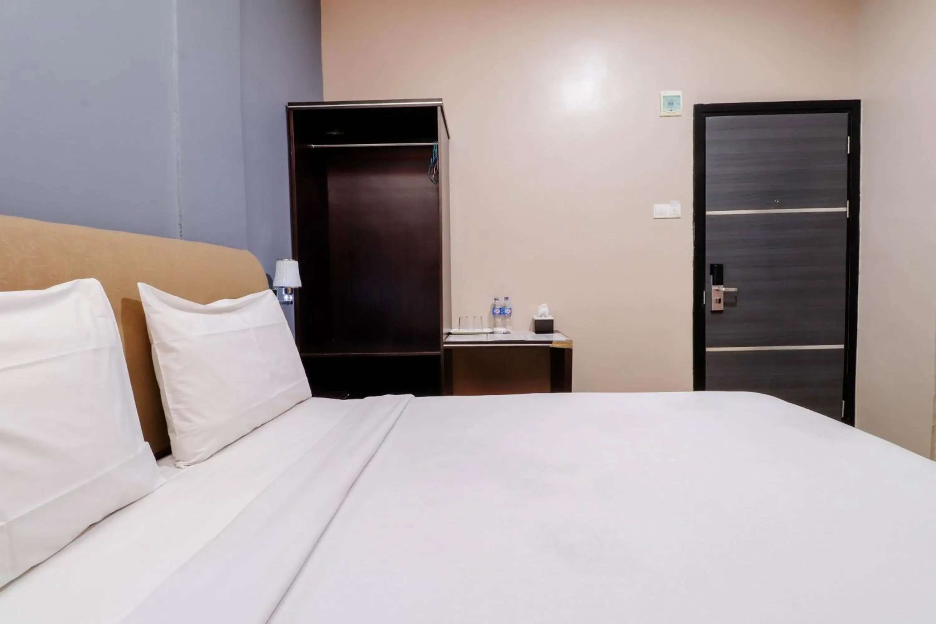 Bedroom, Bed in Blitz Hotel Batam Near Sultan Mahmud Ri'ayat Shah Bedroom, Bed in Blitz Hotel Batam Near Sultan Mahmud Ri'ayat Shah