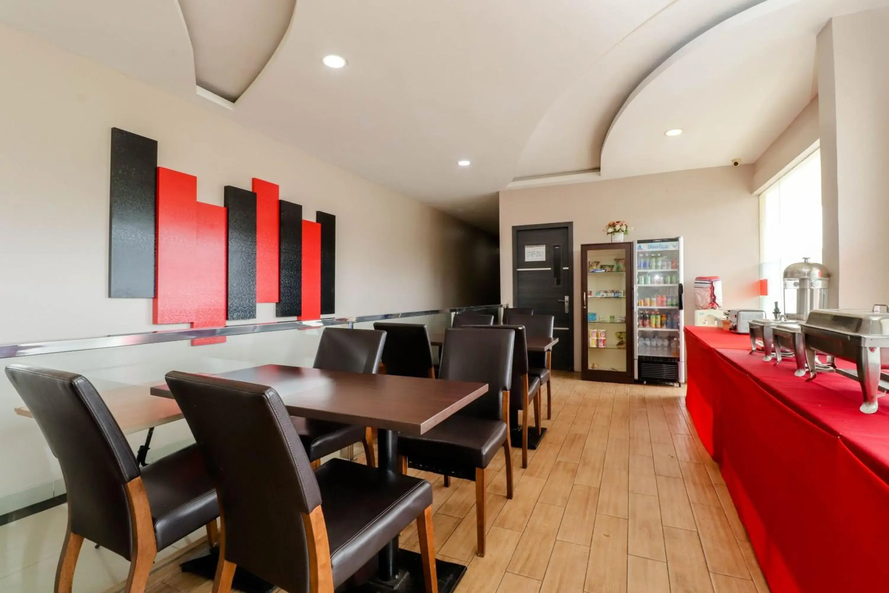 Restaurant/places to eat in Blitz Hotel Batam Near Sultan Mahmud Ri'ayat Shah Restaurant/places to eat in Blitz Hotel Batam Near Sultan Mahmud Ri'ayat Shah