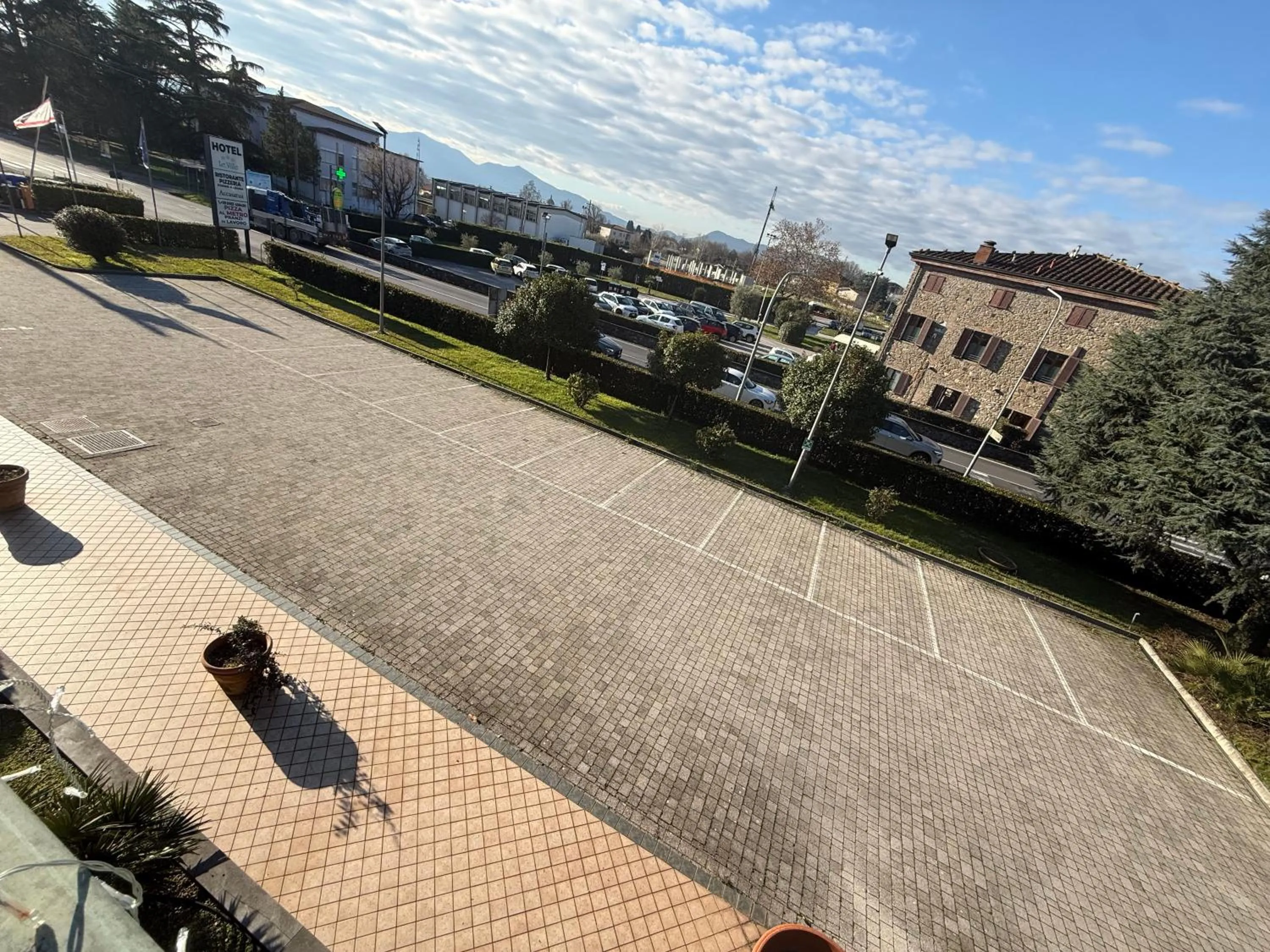 Parking in Hotel Le Ville