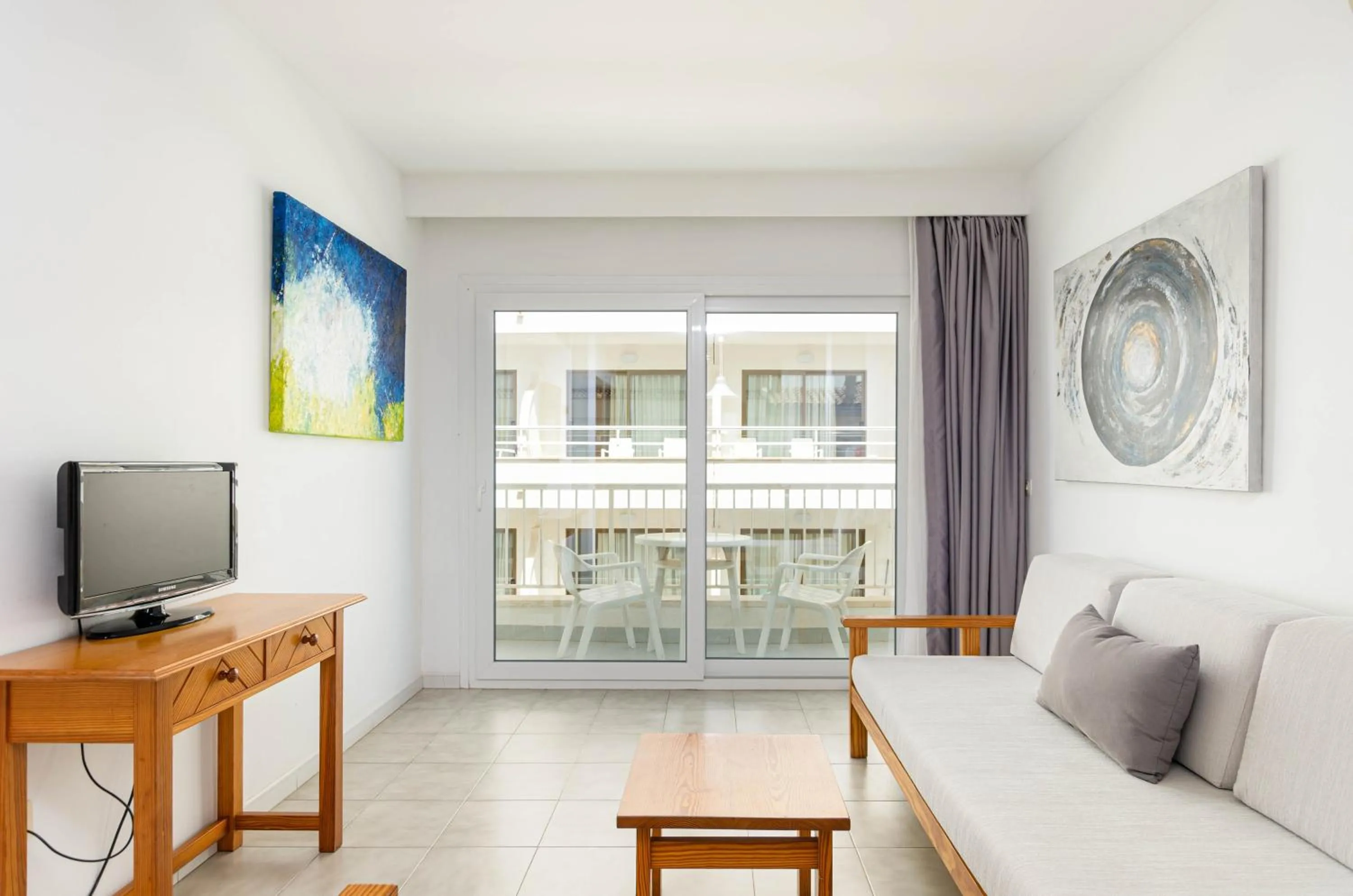 Seating area in Mar Brava Apartments