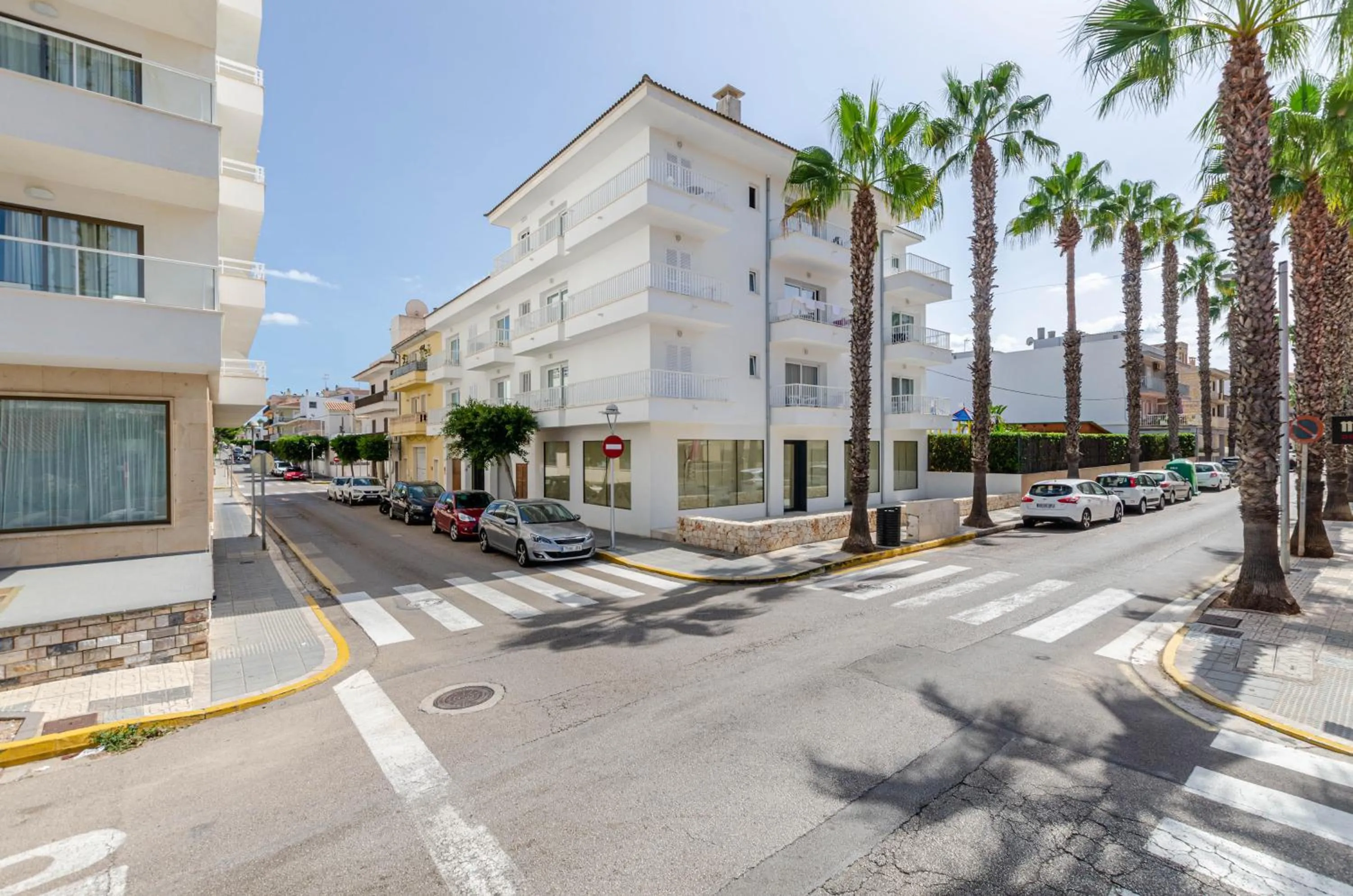 Street view in Mar Brava Apartments
