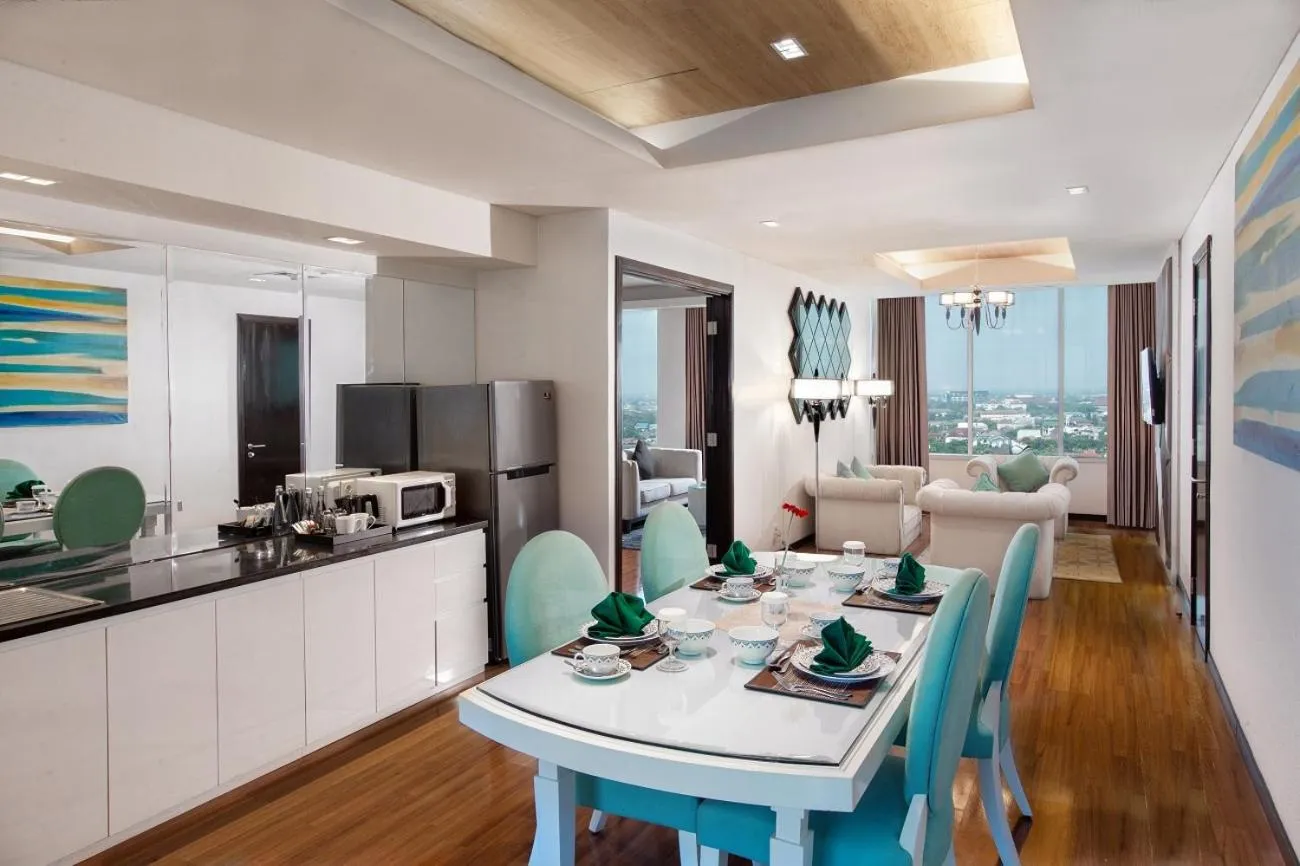 Dining area in The Alana Hotel & Convention Center Solo by ASTON