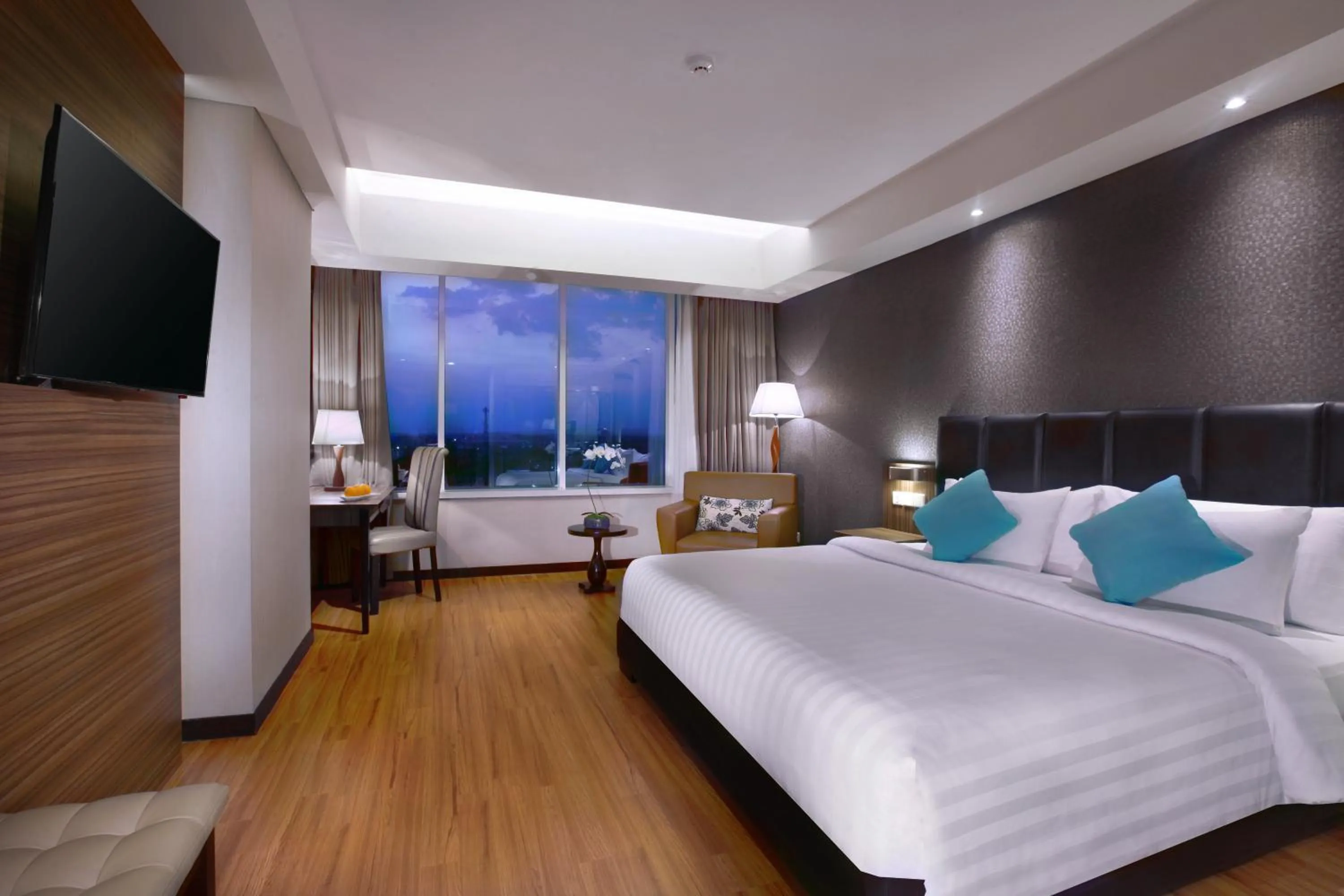 Bedroom, Bed in The Alana Hotel & Convention Center Solo by ASTON