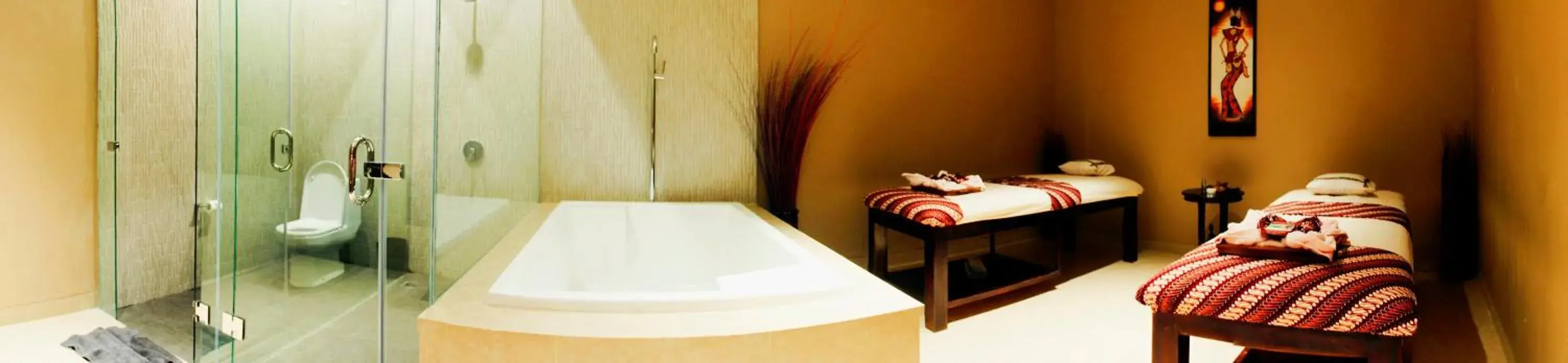 Spa and wellness centre/facilities, Bed in The Alana Hotel & Convention Center Solo by ASTON Spa and wellness centre/facilities, Bed in The Alana Hotel & Convention Center Solo by ASTON