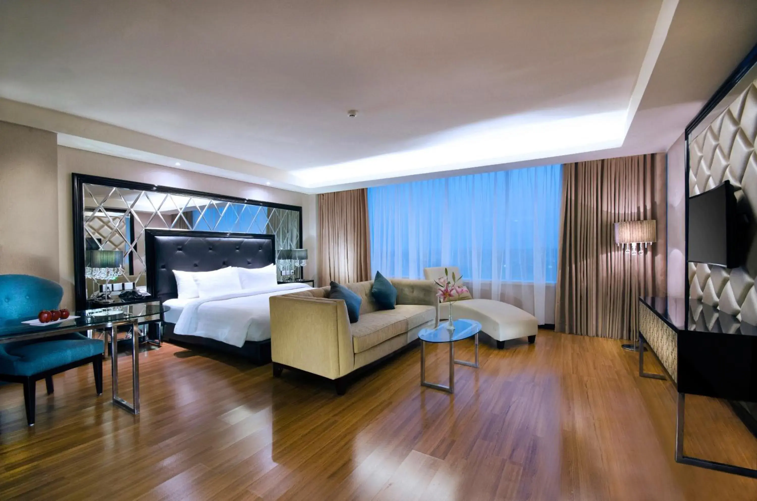 Decorative detail, Bed in The Alana Hotel & Convention Center Solo by ASTON Decorative detail, Bed in The Alana Hotel & Convention Center Solo by ASTON