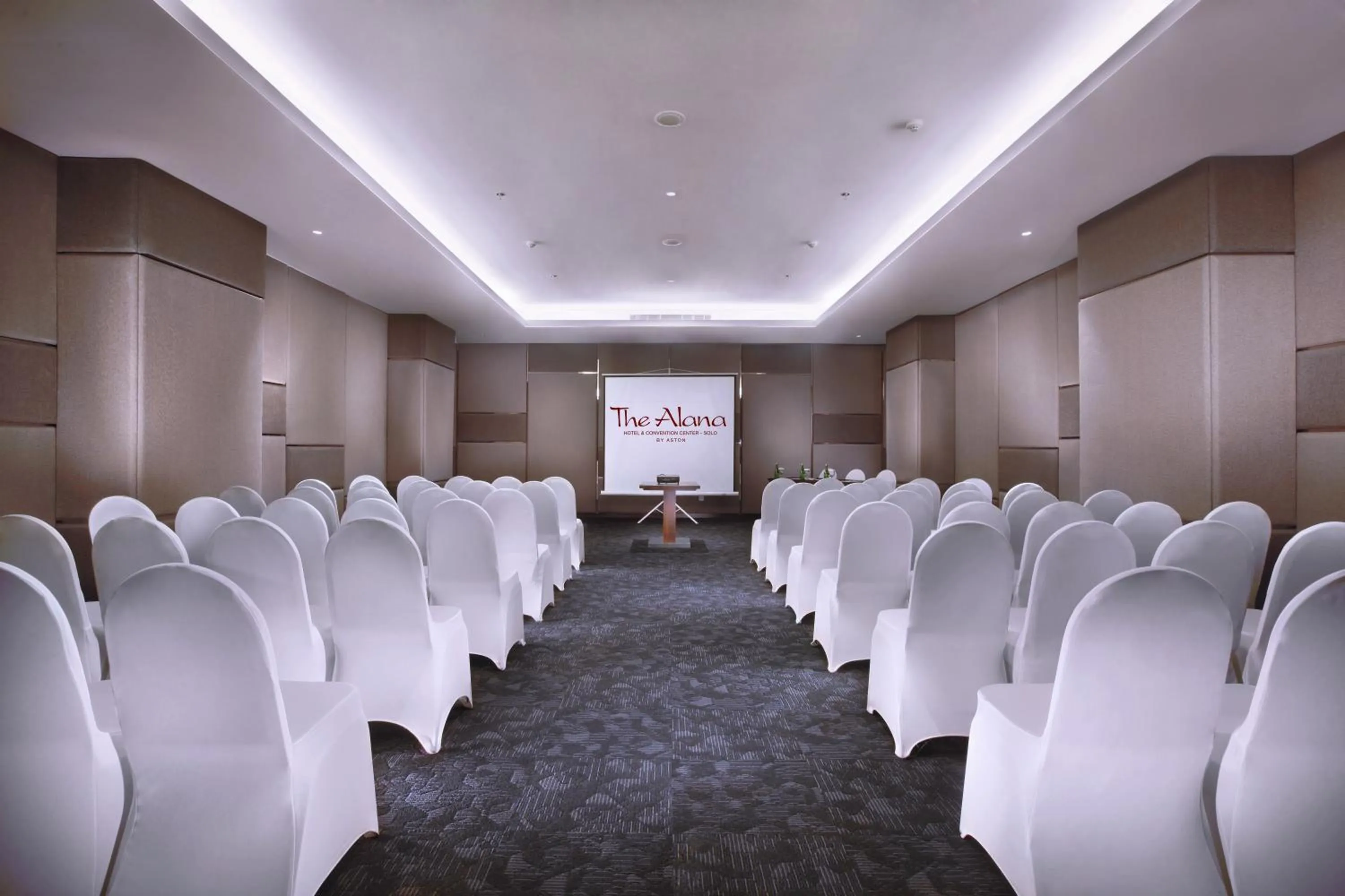 Meeting/conference room in The Alana Hotel & Convention Center Solo by ASTON