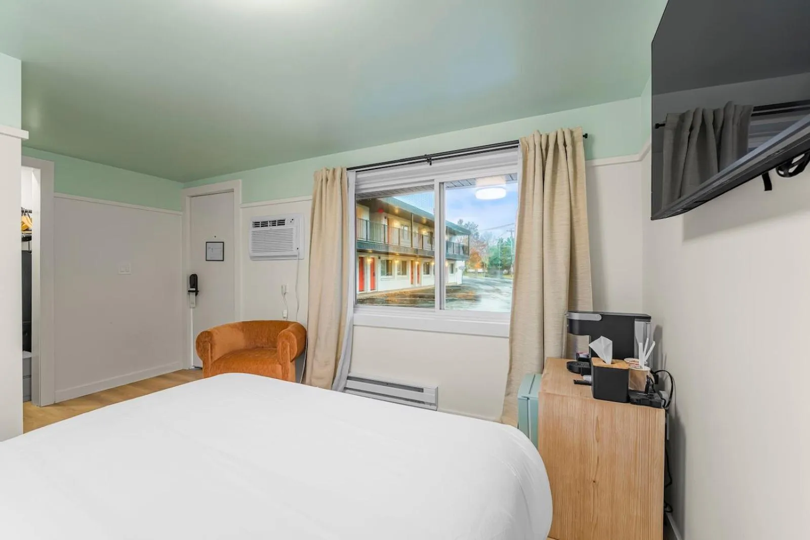 Bedroom, Bed in Ambler Hotel