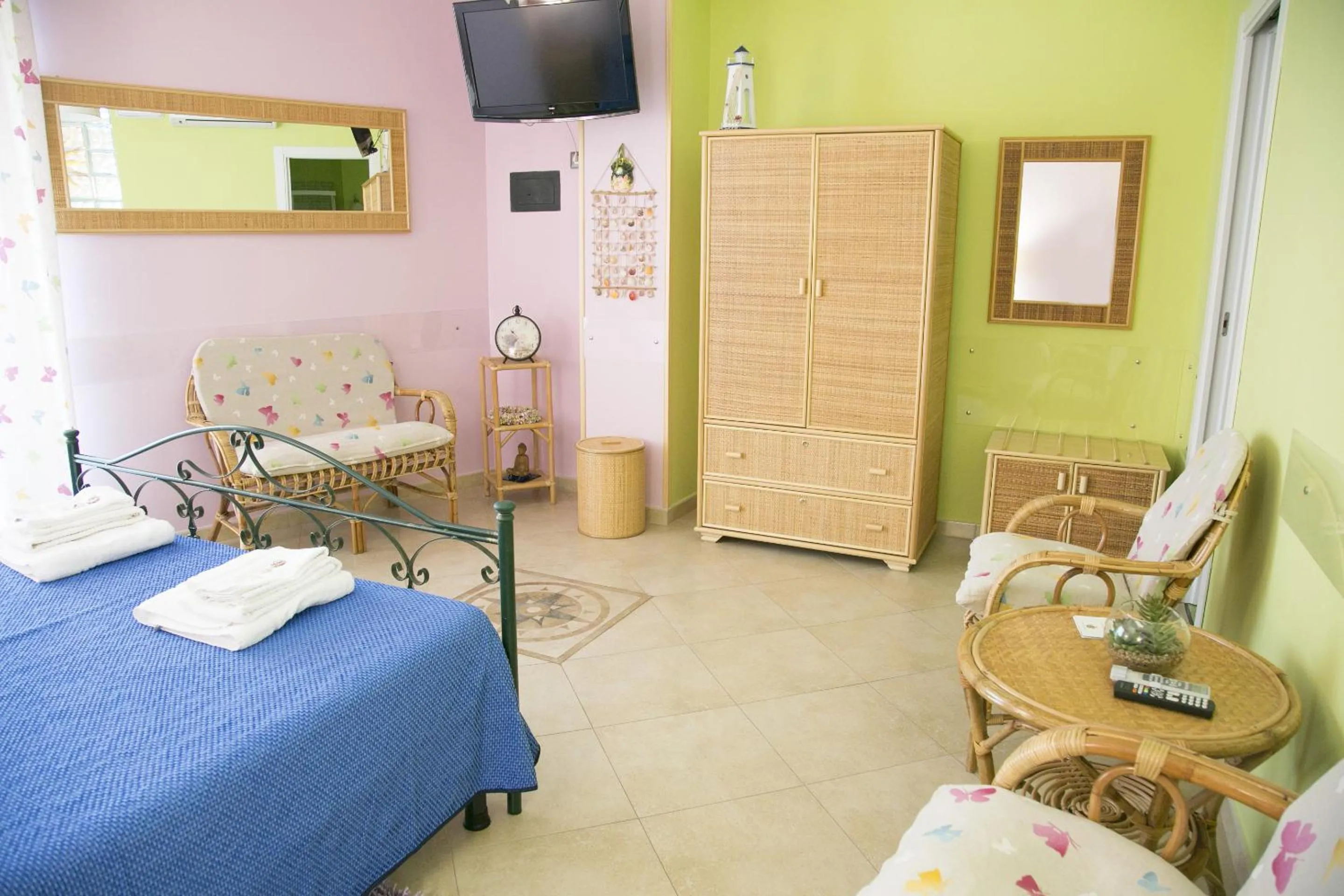 TV and multimedia, Bed in B&B Sunshine