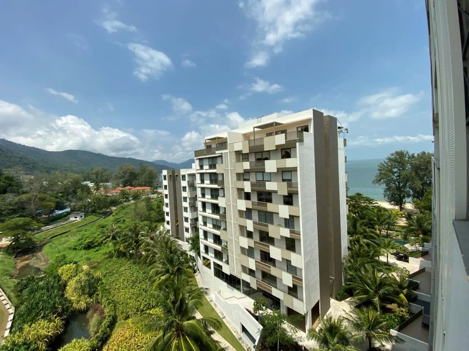 Apartment with Mountain View in By The Sea @ Luxury Suites, Batu Ferringhi