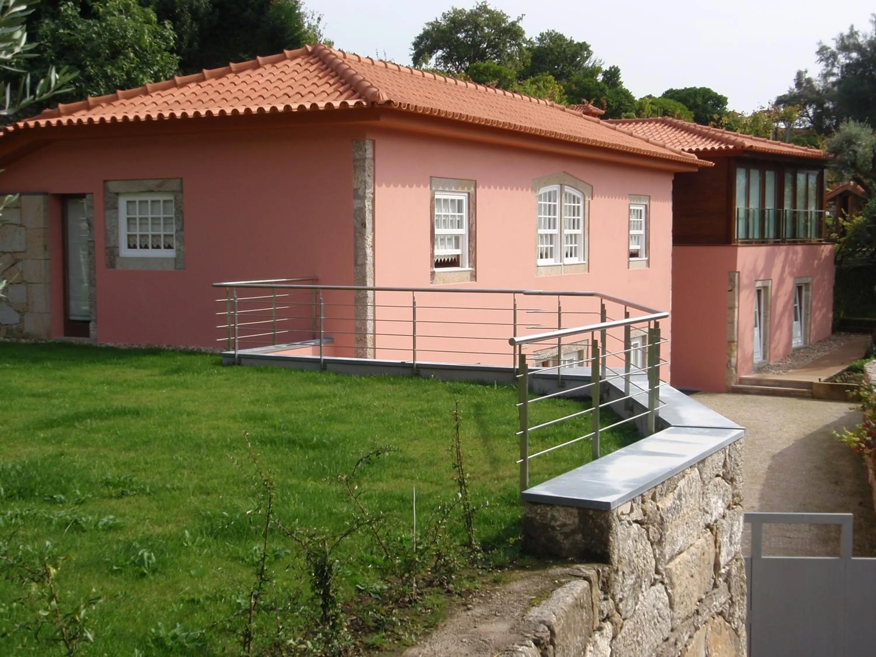 Facade/entrance in Casa da Boa Fonte by Casa da Travessa