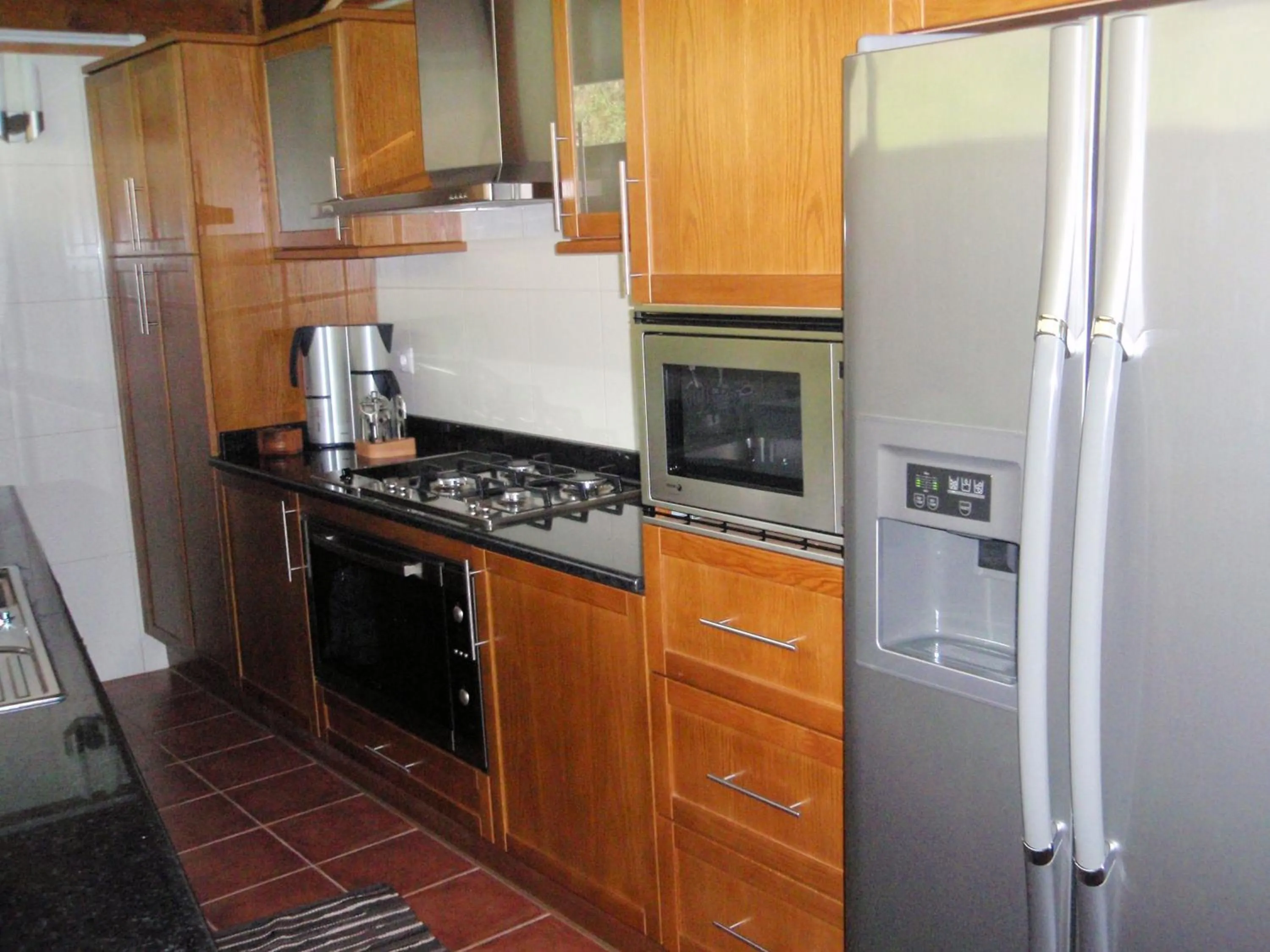 Communal kitchen in Casa da Boa Fonte by Casa da Travessa