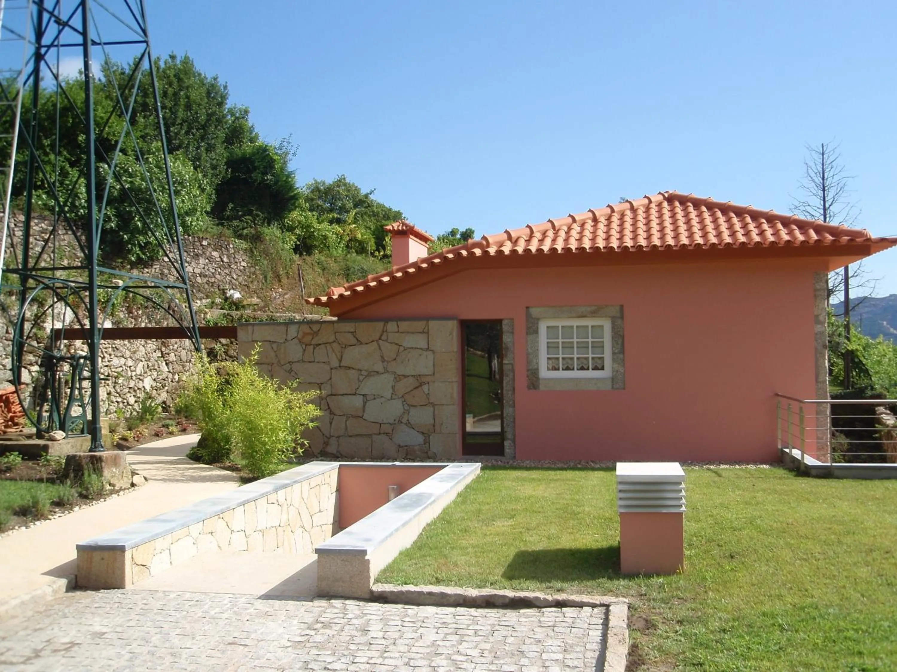 Property building in Casa da Boa Fonte by Casa da Travessa