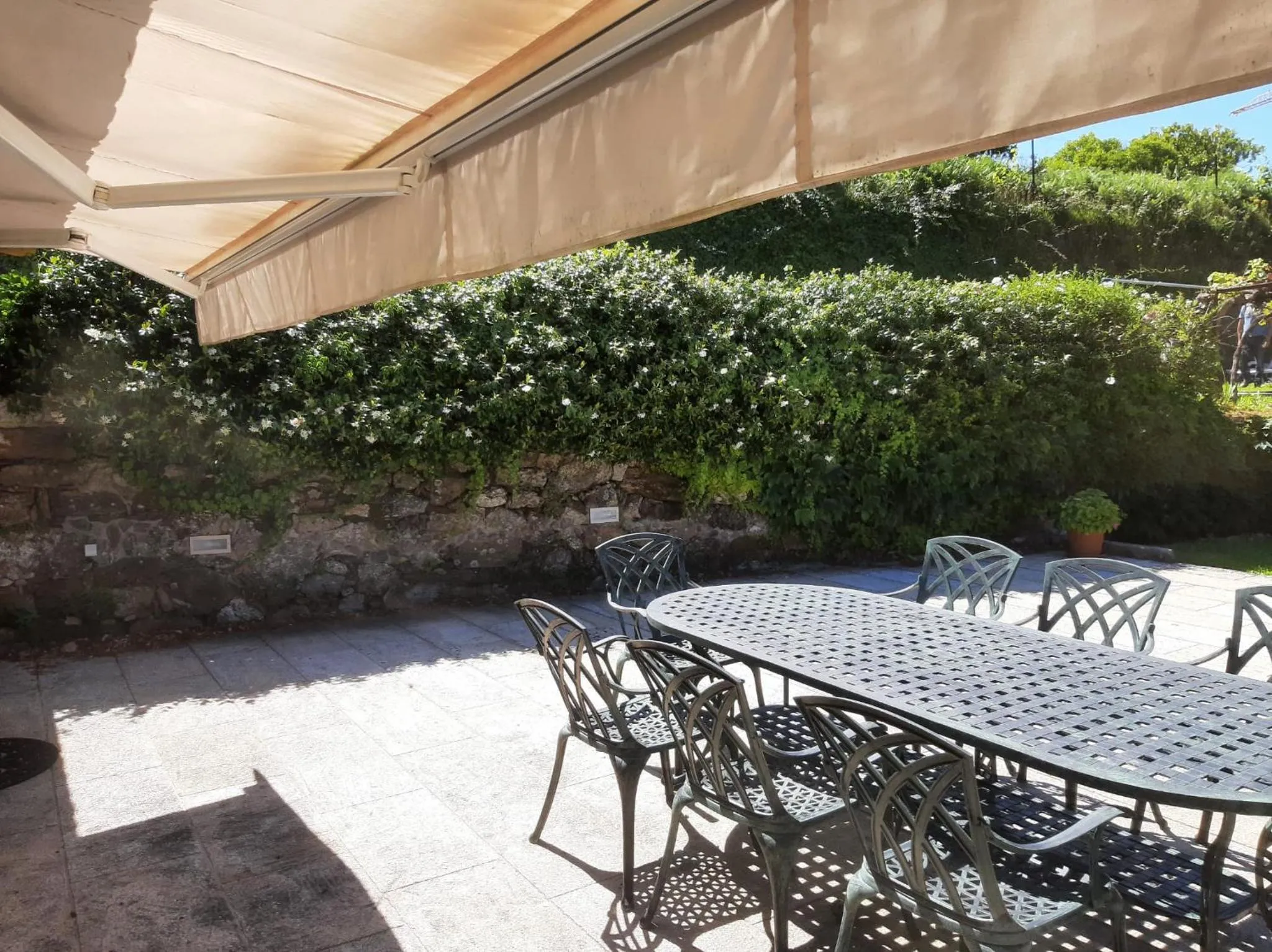 Dining area in Casa da Boa Fonte by Casa da Travessa