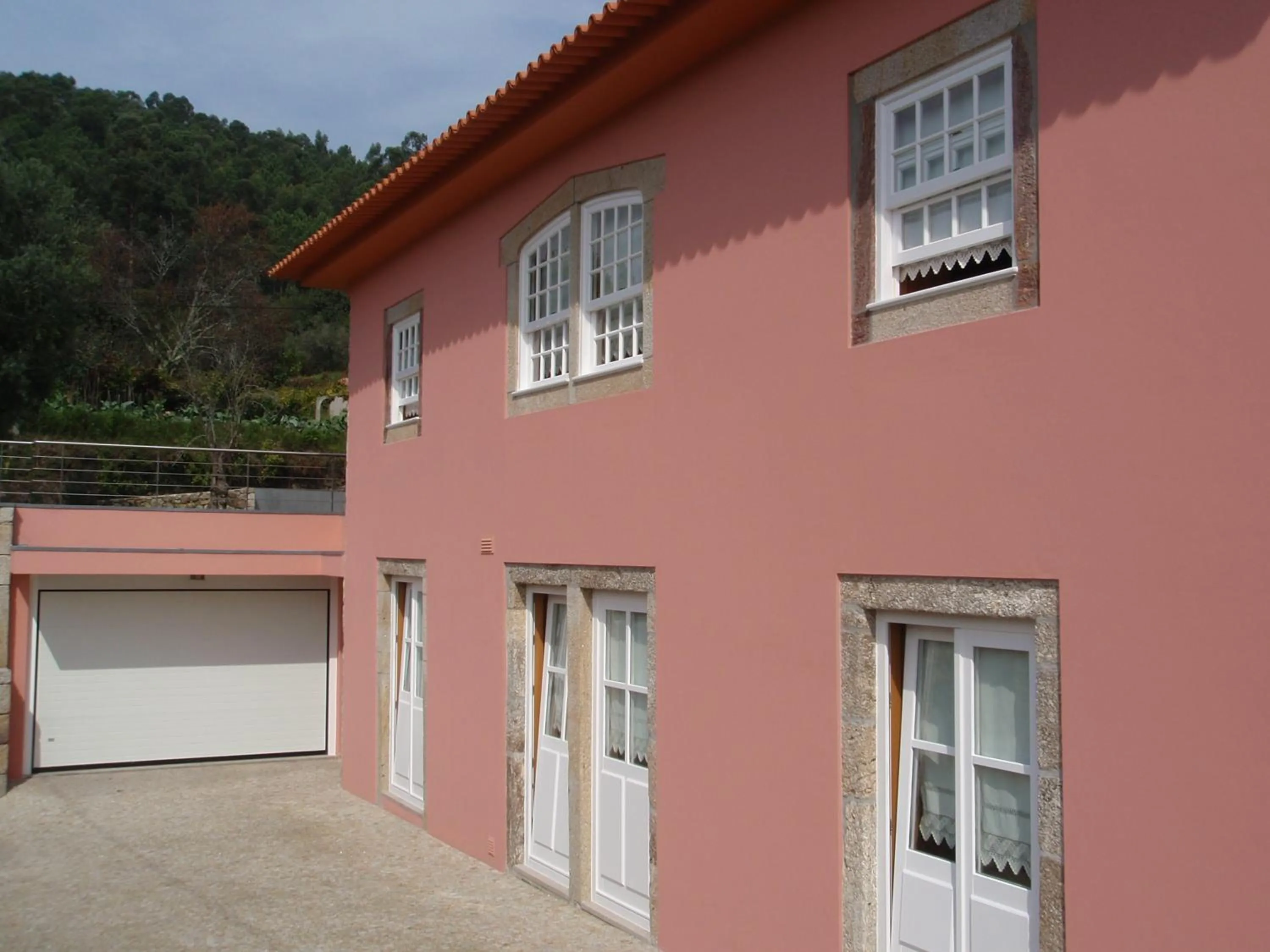 Property building in Casa da Boa Fonte by Casa da Travessa