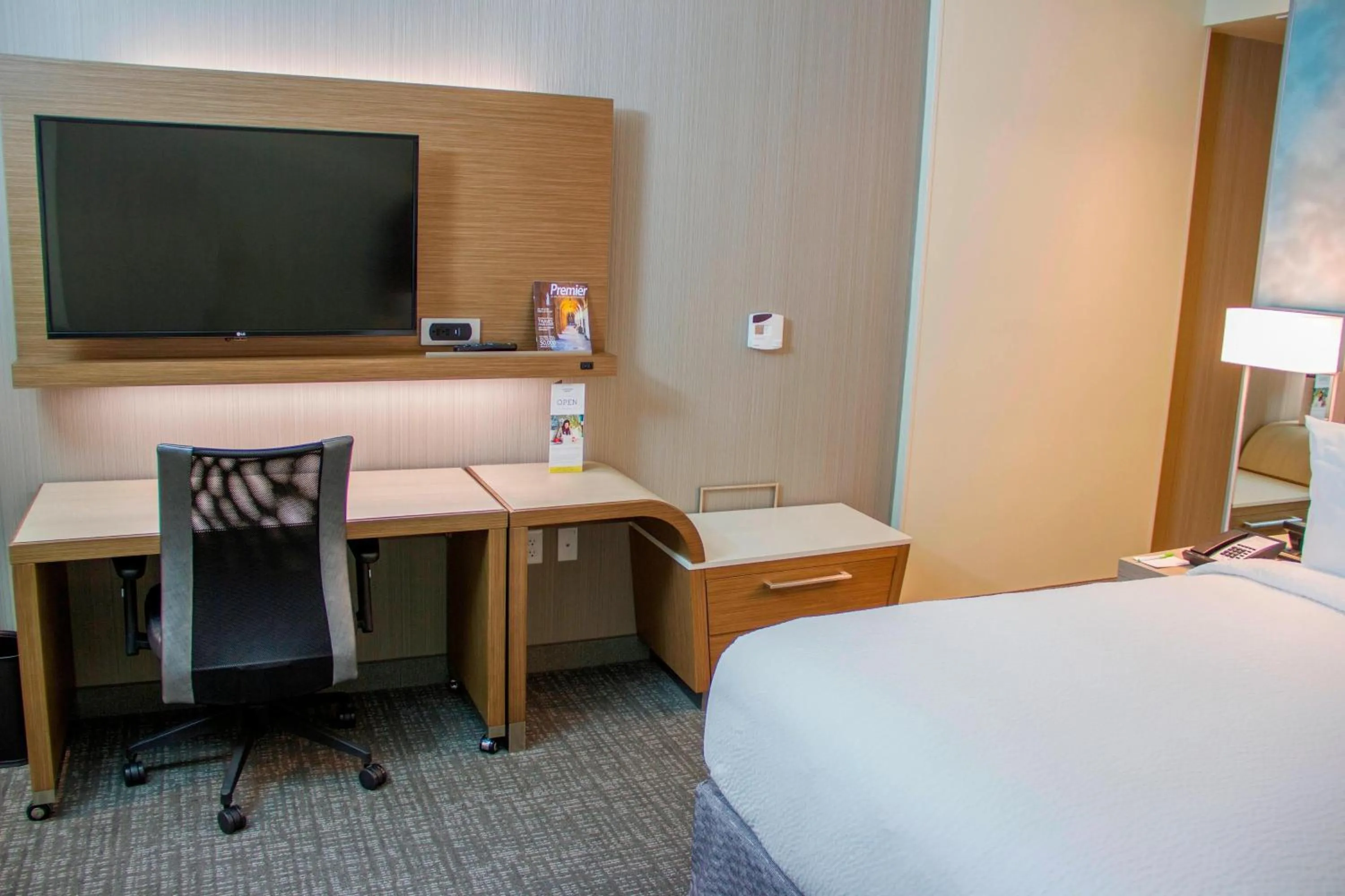 Photo of the whole room in Courtyard by Marriott Fort Walton Beach-West Destin