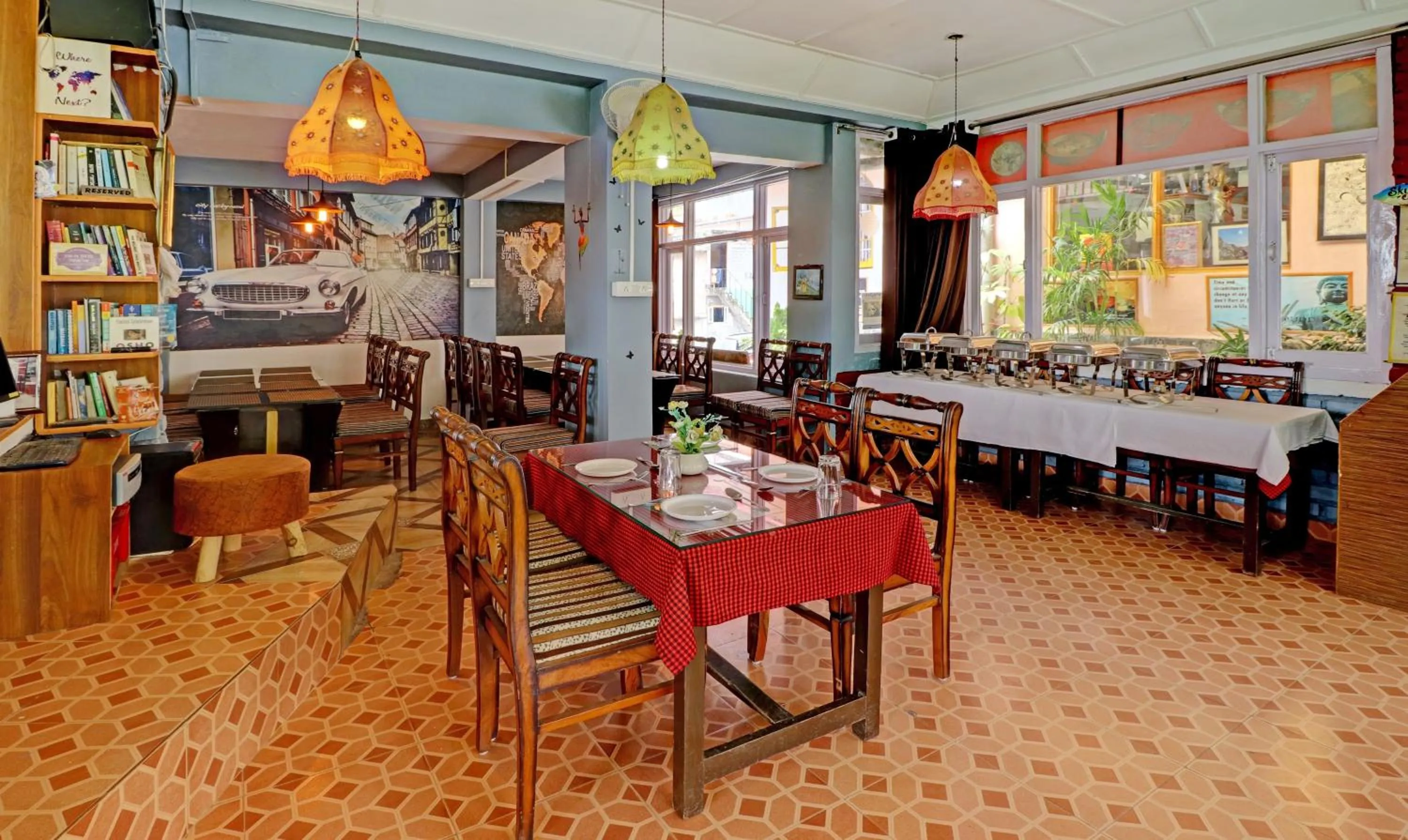 Restaurant/places to eat in Sky Pie hotel