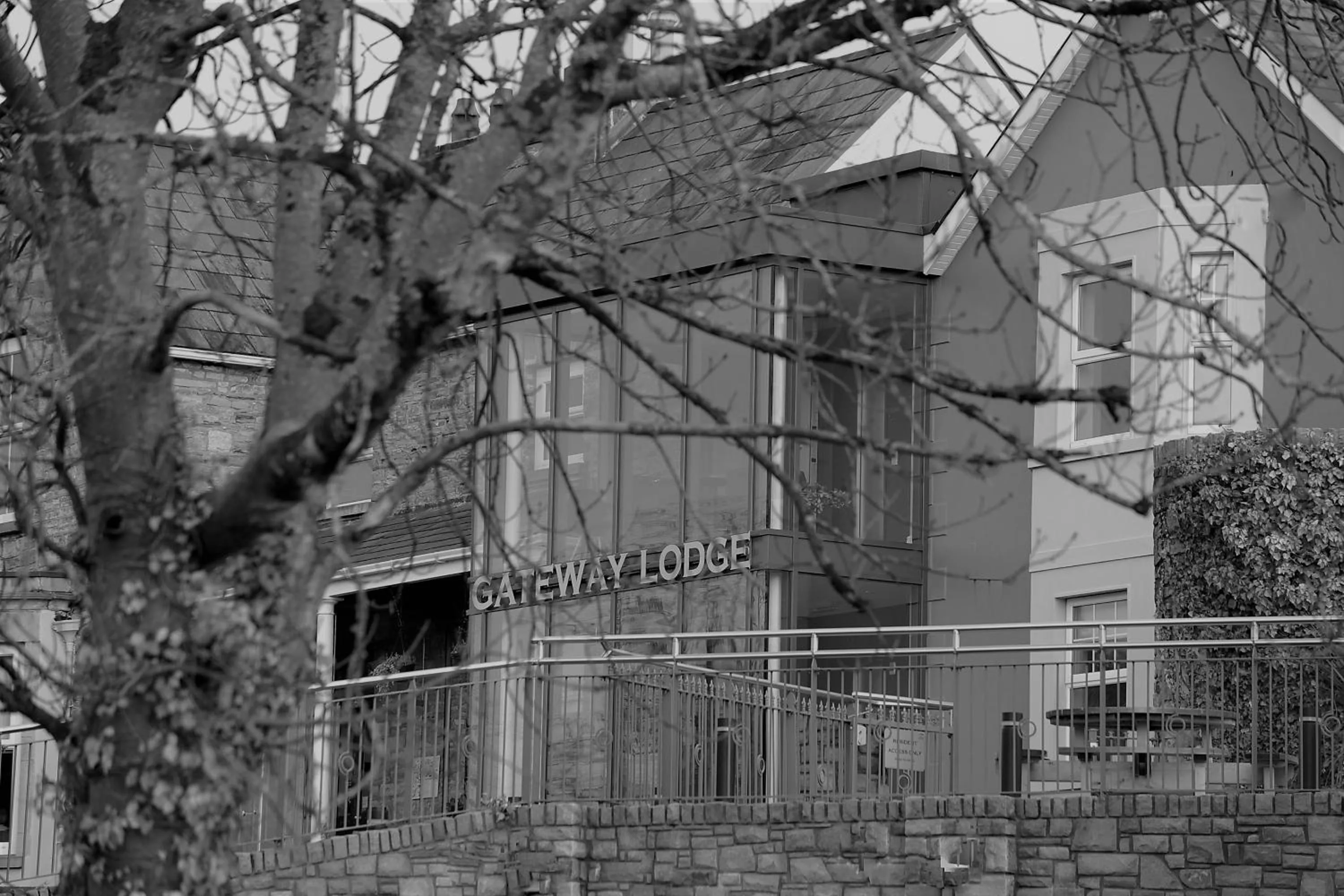 Facade/entrance in The Gateway Lodge