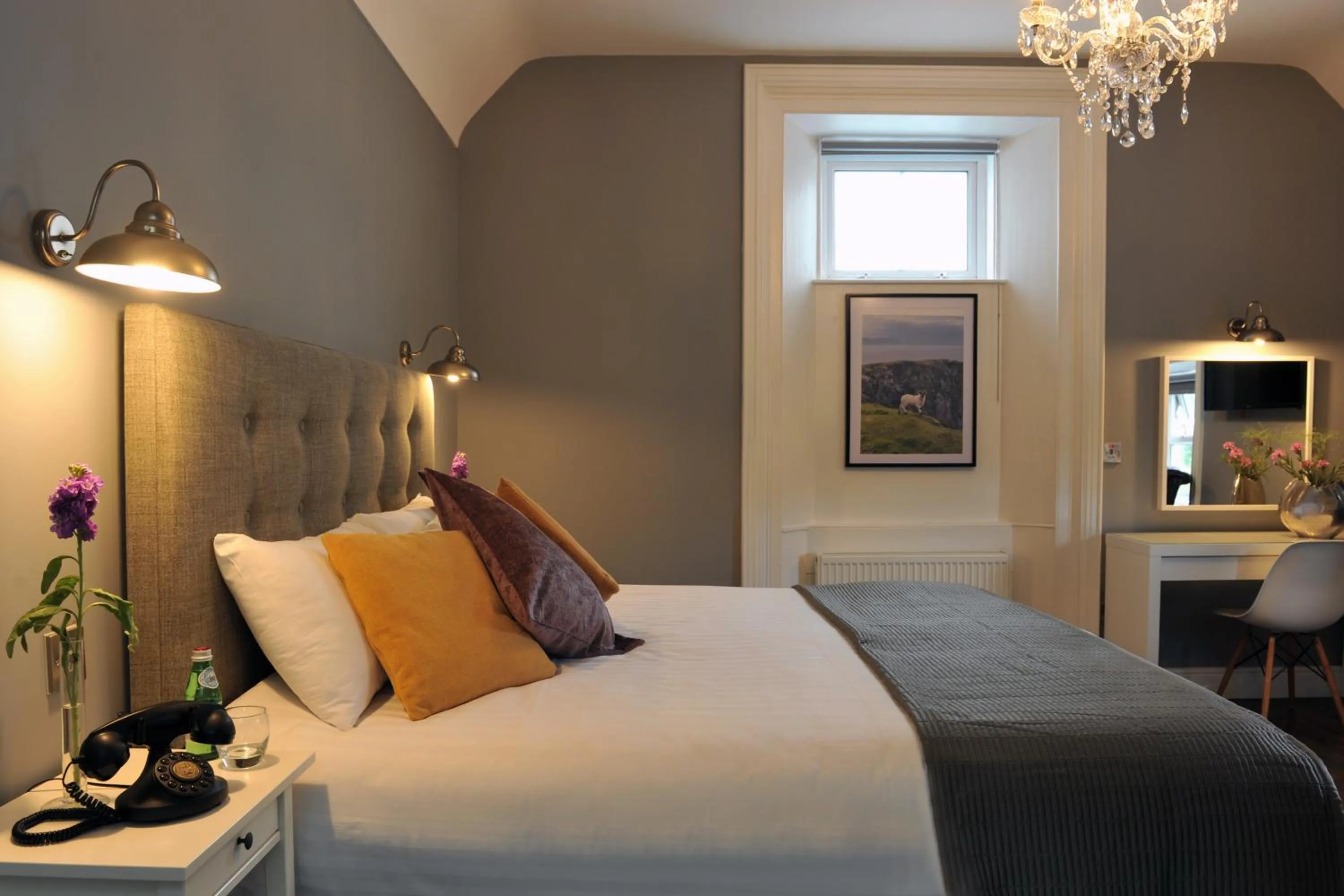 Day, Bed in The Gateway Lodge