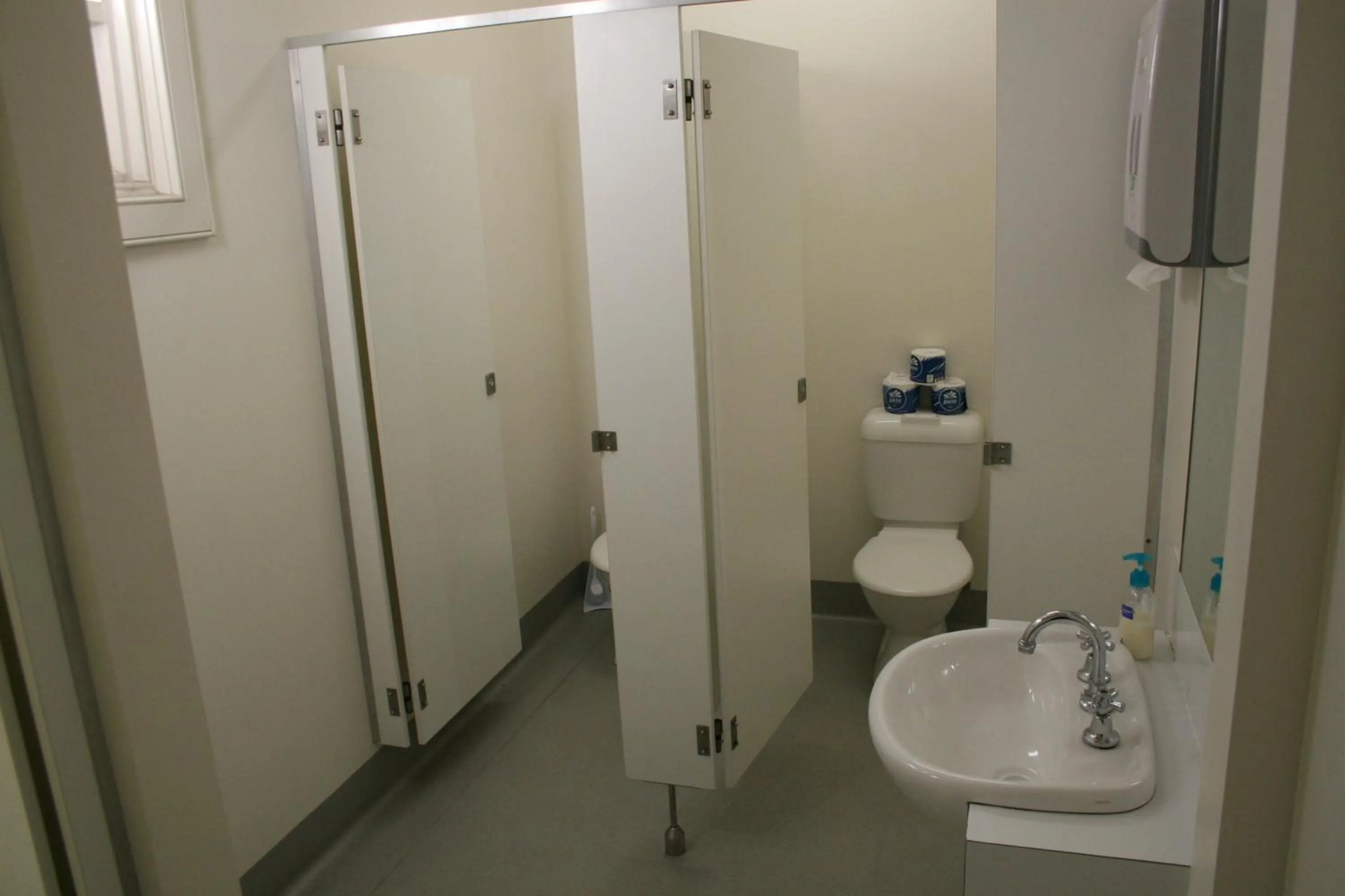 Toilet in Arthouse Hostel