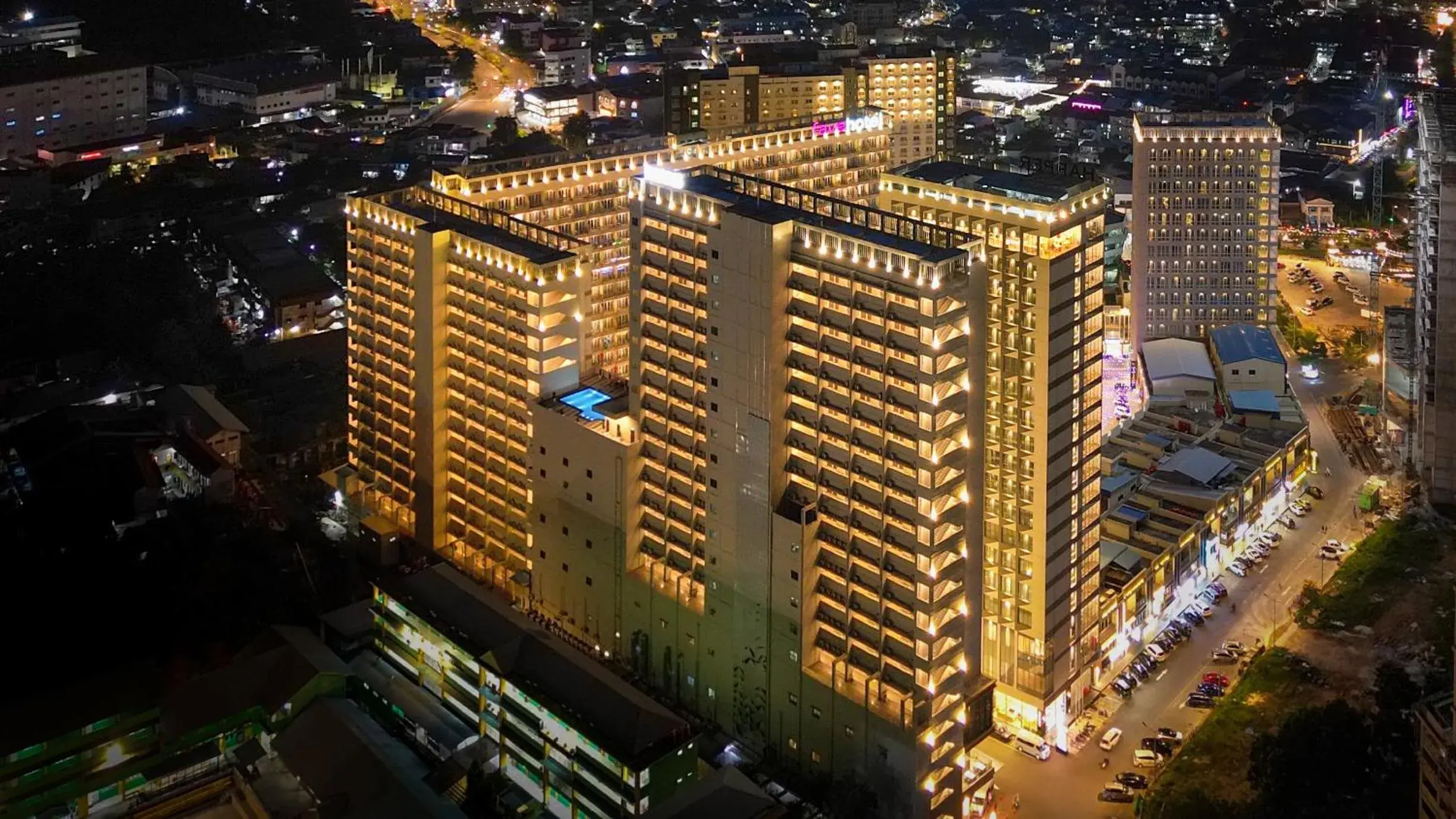 Property building in HARRIS Hotel & Suites Nagoya Batam Property building in HARRIS Hotel & Suites Nagoya Batam