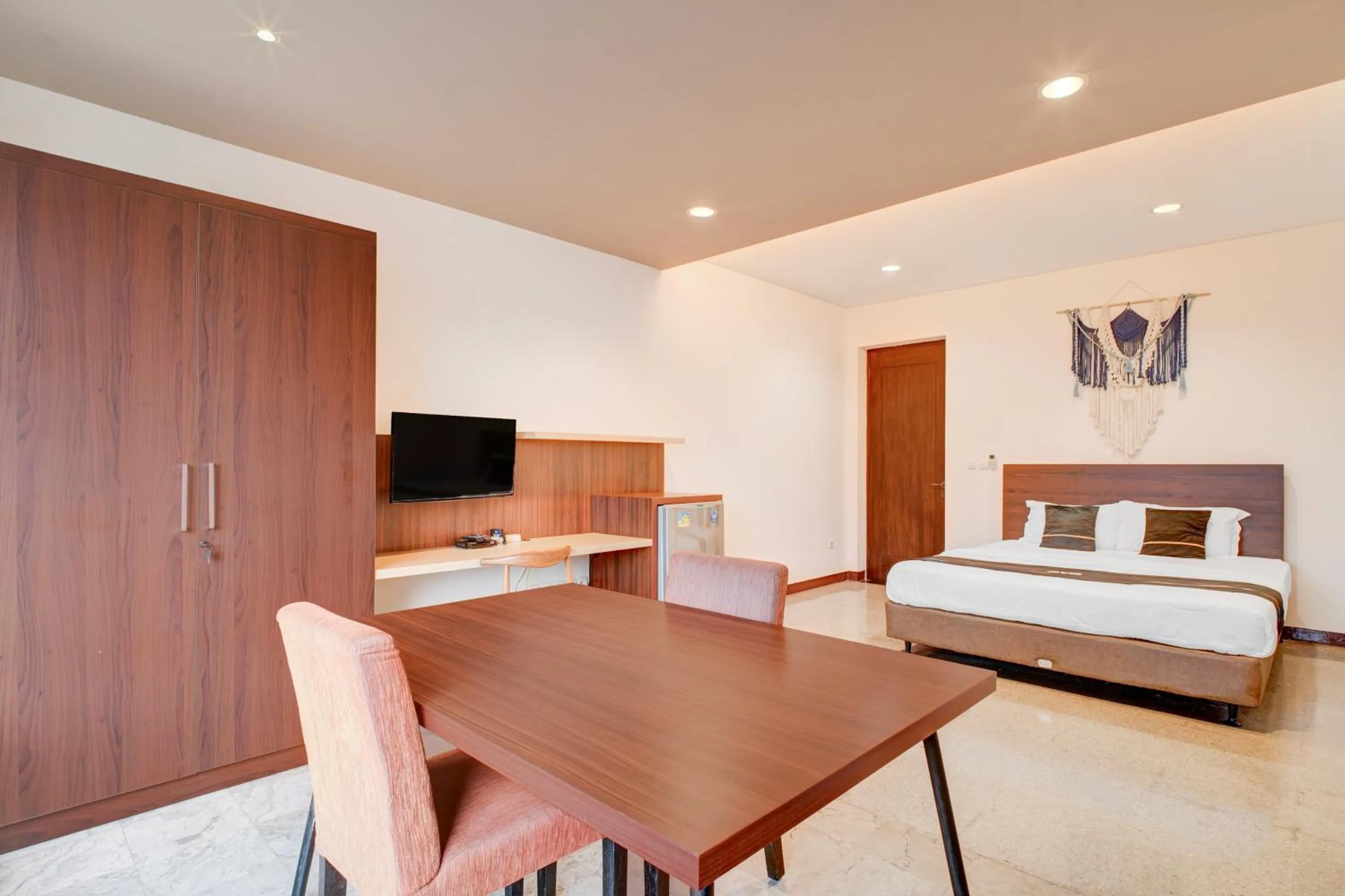 Bedroom, Bed in Collection O near MRT Cipete Raya formerly Terogong Sembilan