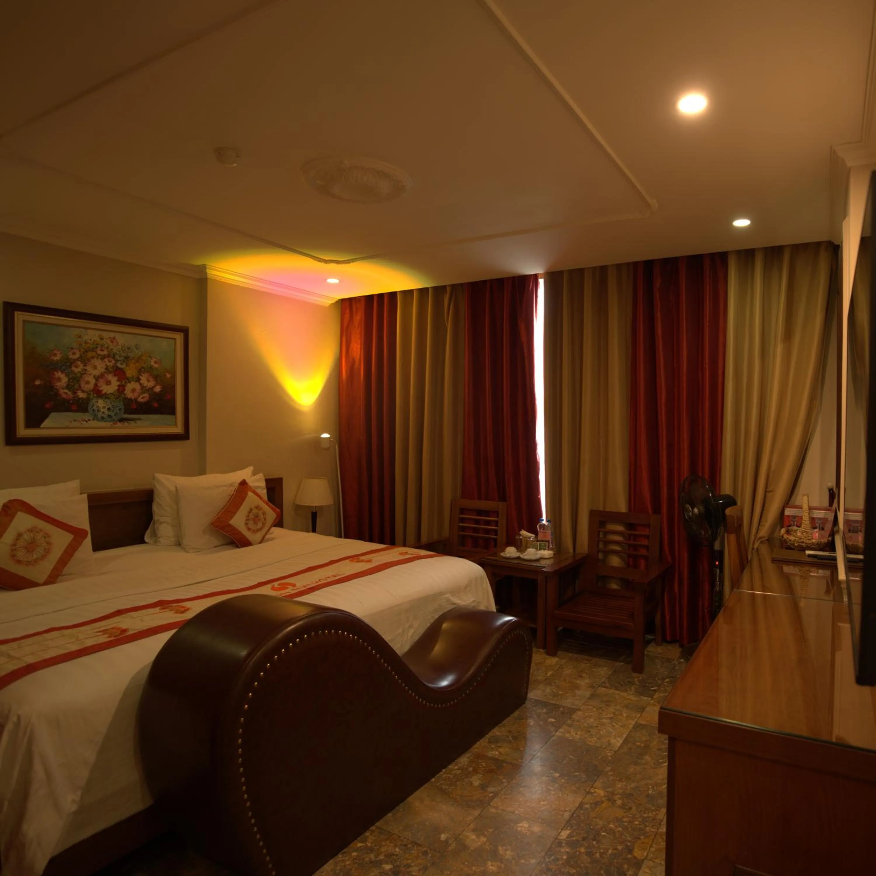 Photo of the whole room, Bed in SaiGon Sun Hotel