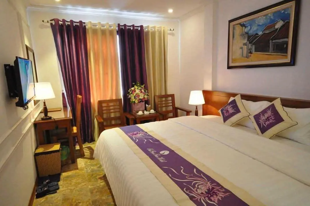 Photo of the whole room, Bed in SaiGon Sun Hotel
