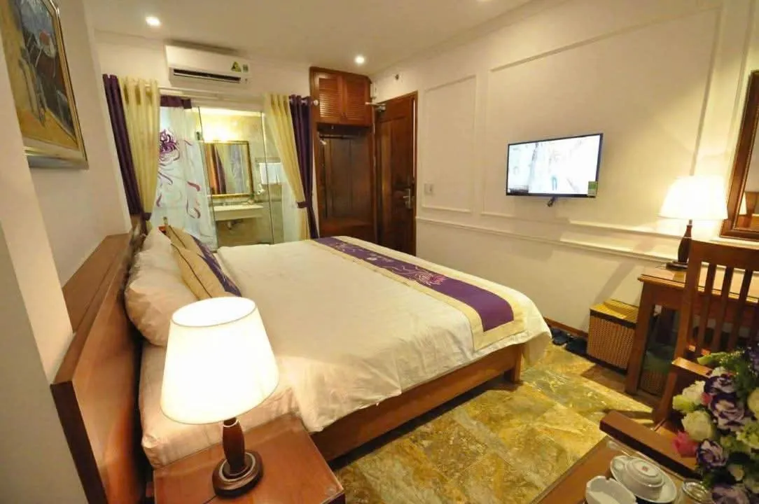 Photo of the whole room, Bed in SaiGon Sun Hotel