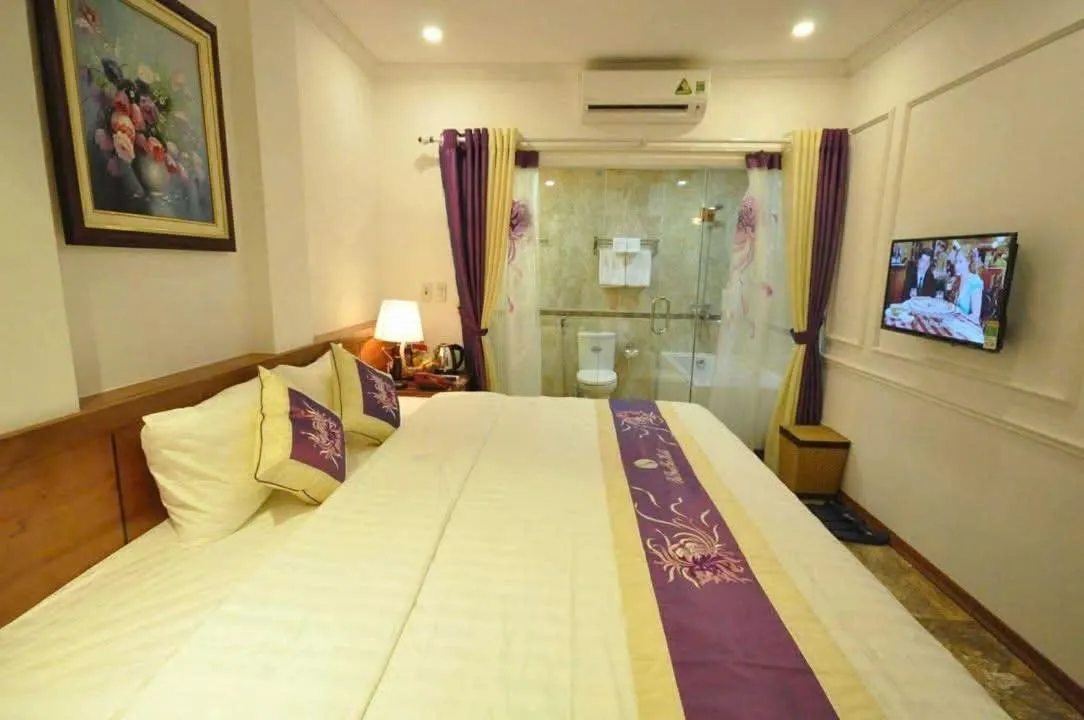 Photo of the whole room, Bed in SaiGon Sun Hotel