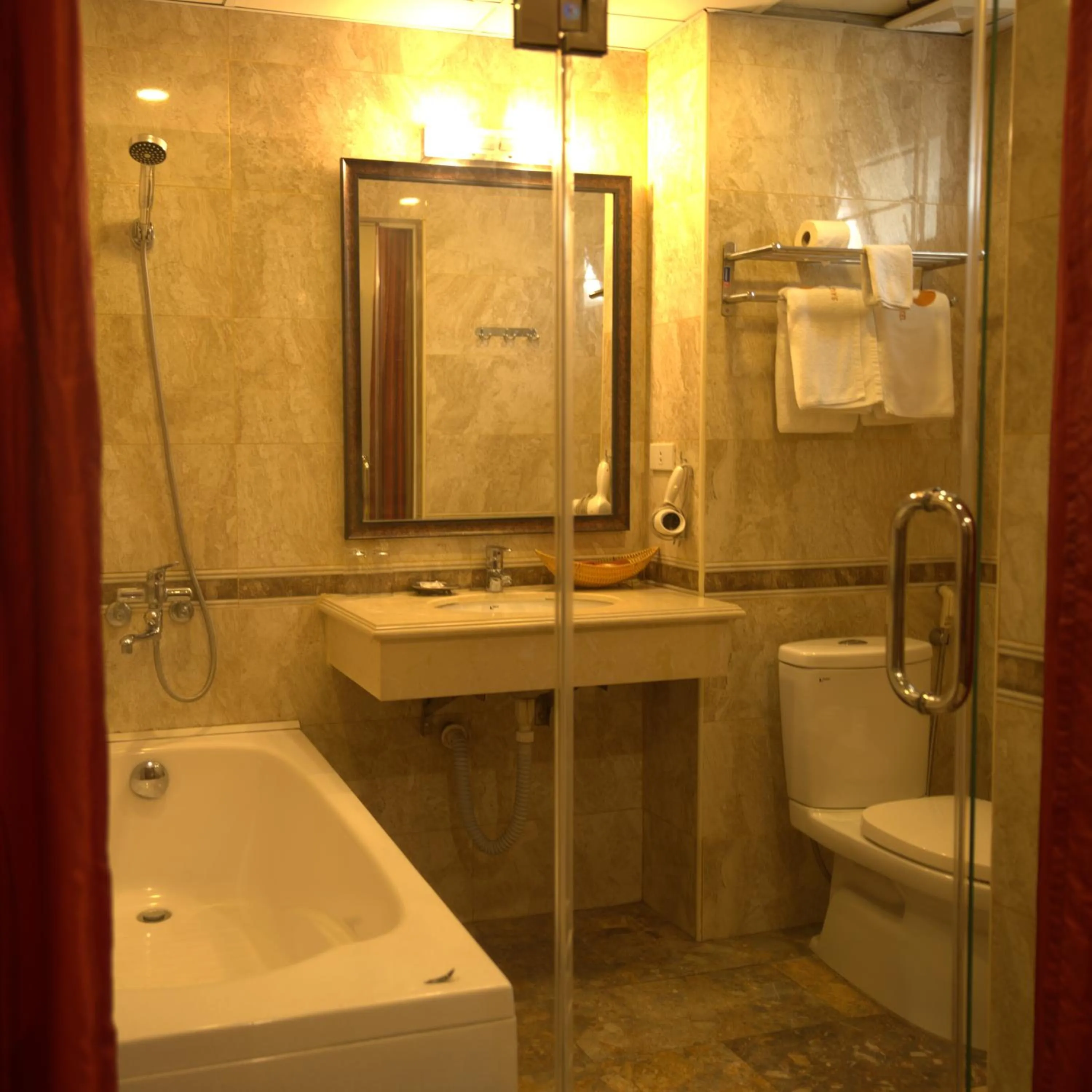 Shower in SaiGon Sun Hotel