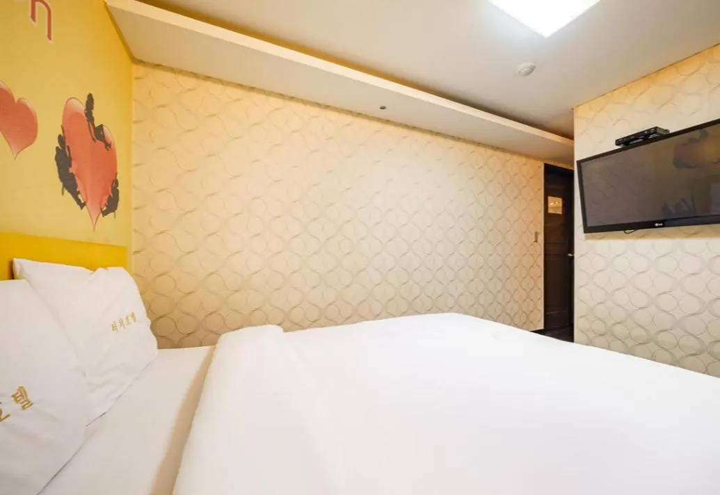Bedroom, Bed in Hongdae Sinchon Touch Motel