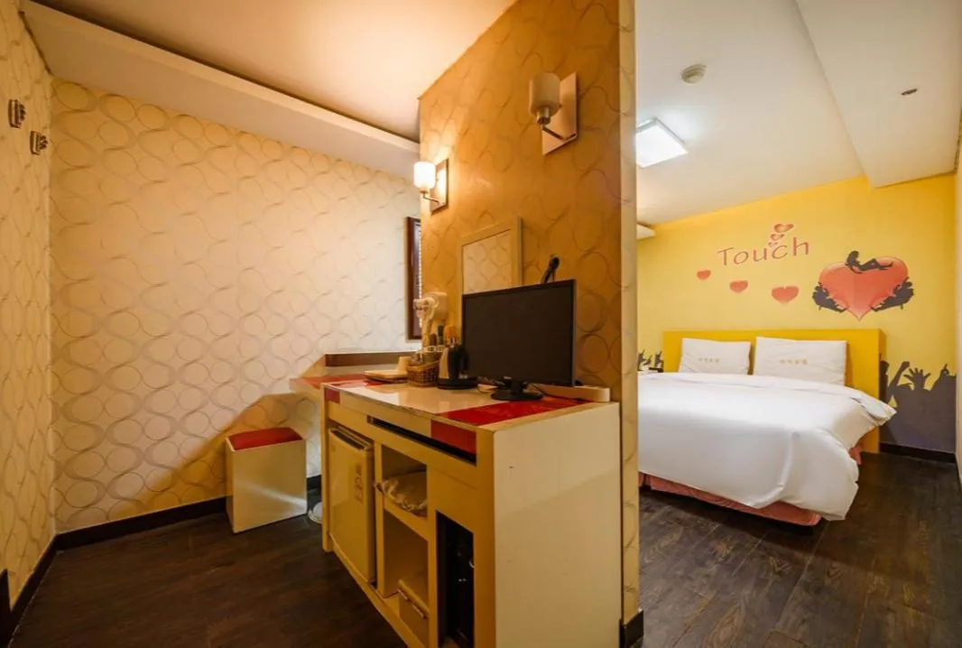 Toilet, Bed in Hongdae Sinchon Touch Motel