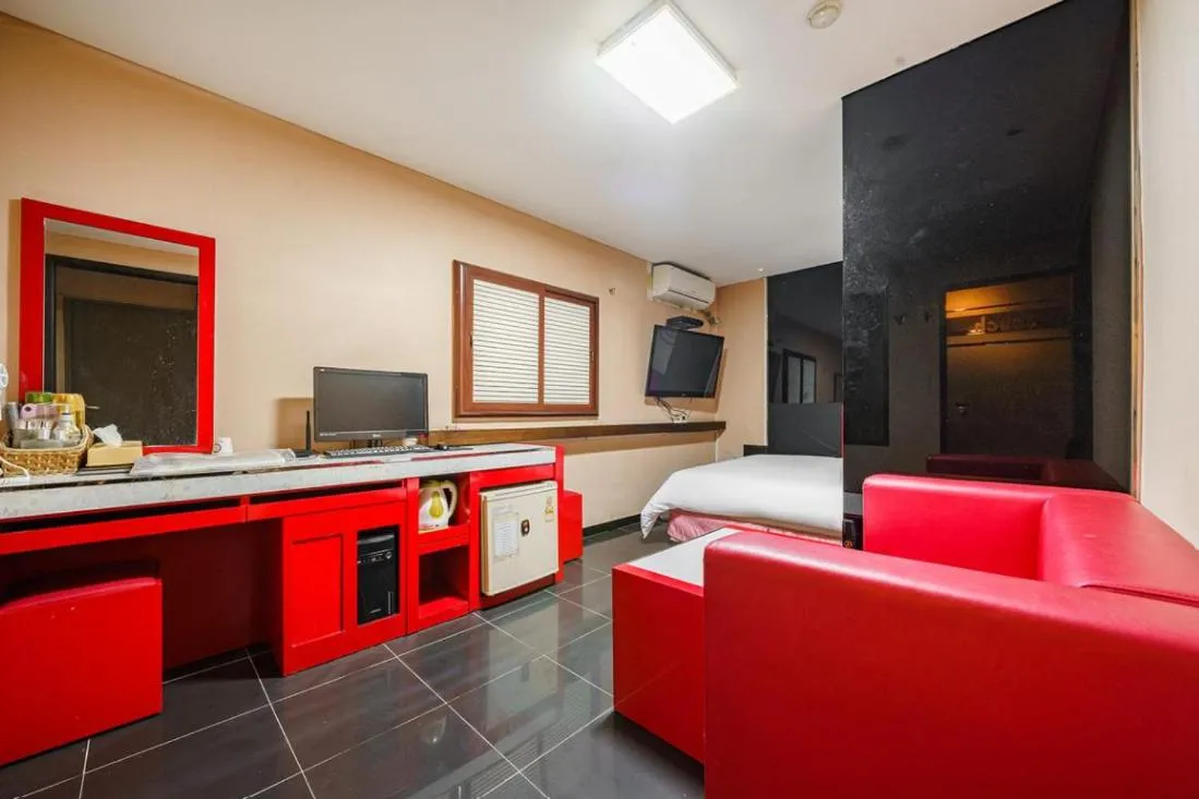 TV and multimedia in Hongdae Sinchon Touch Motel