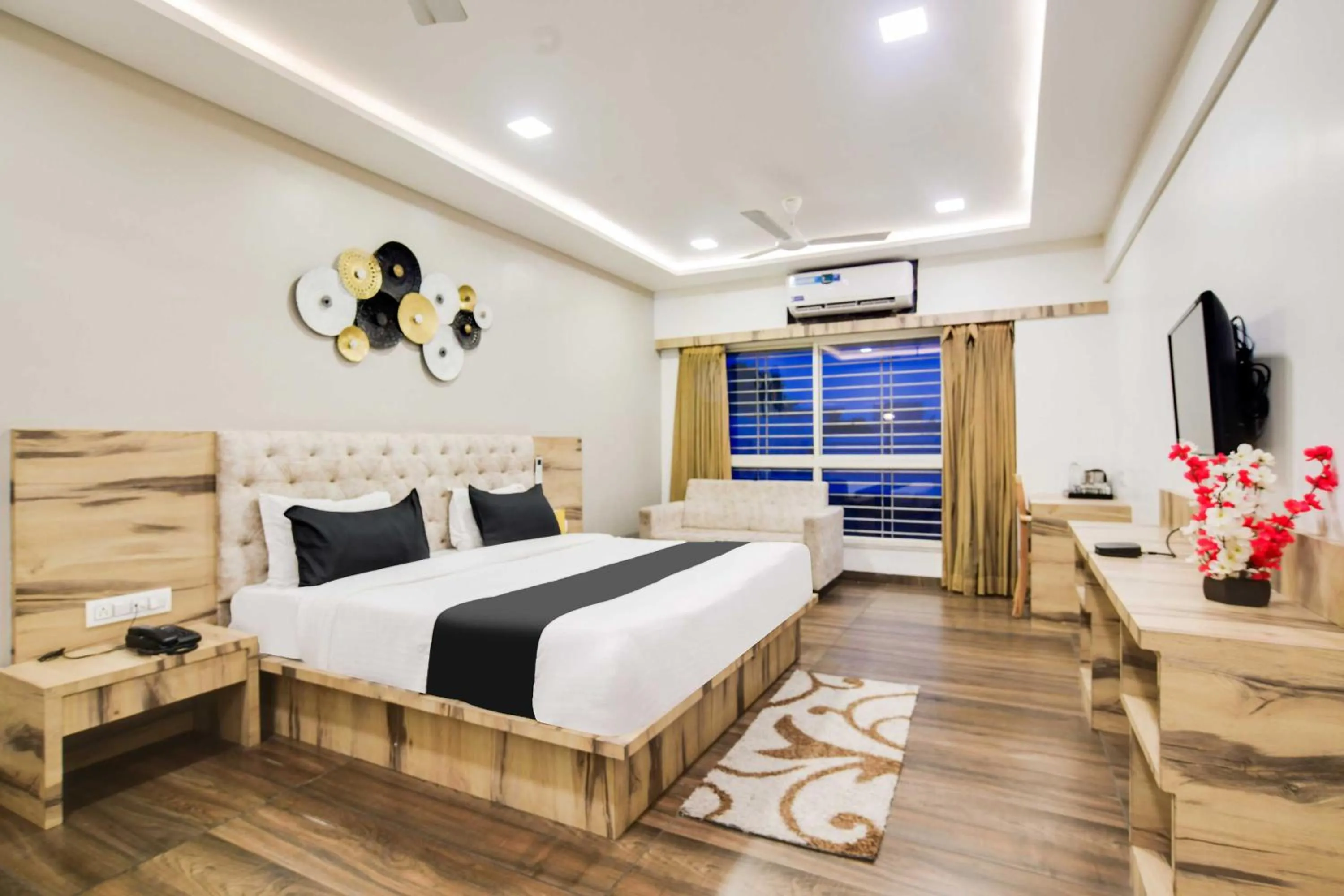 Bedroom, Bed in Townhouse Holkar Central Stadium Indore