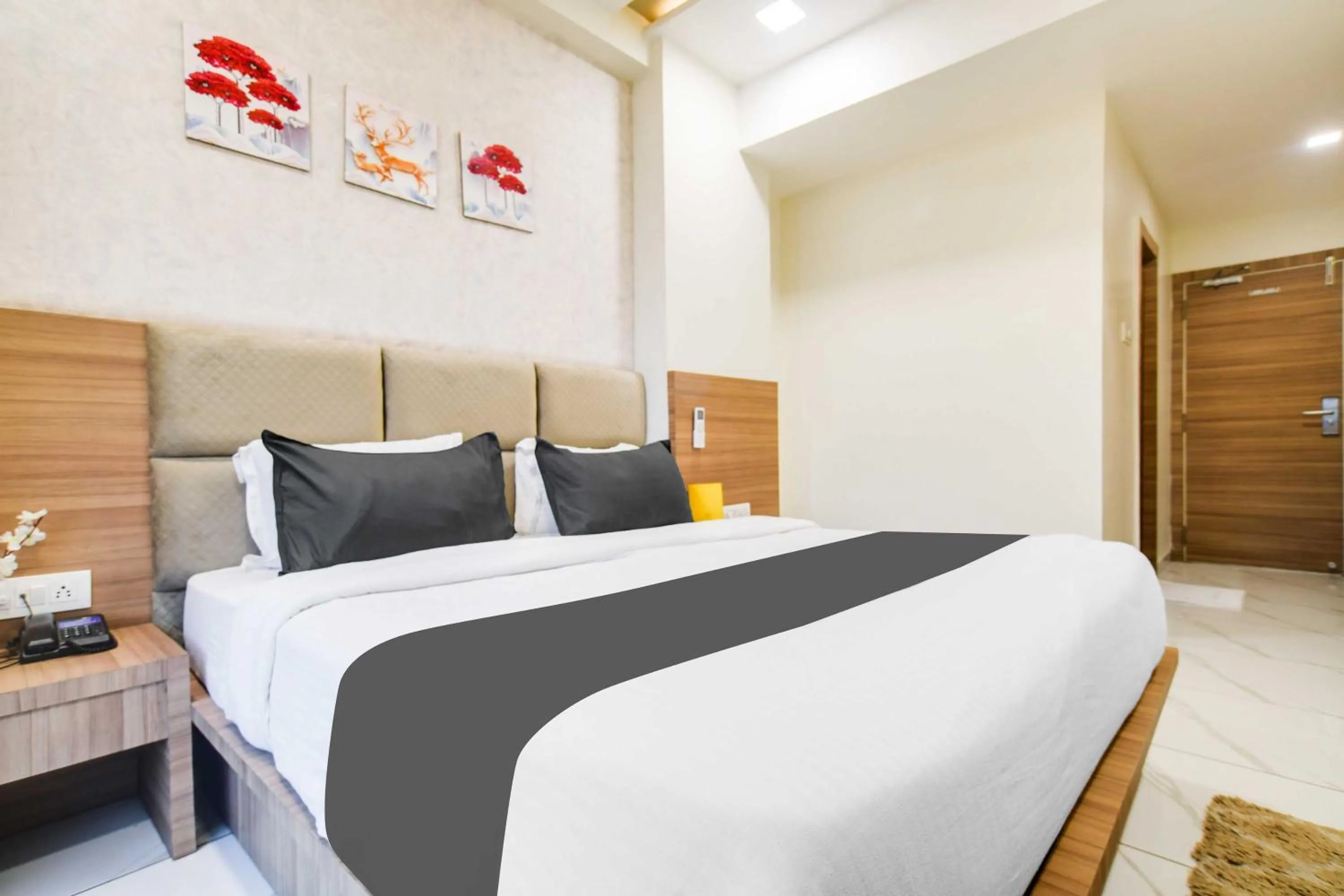 Bedroom, Bed in Townhouse Holkar Central Stadium Indore